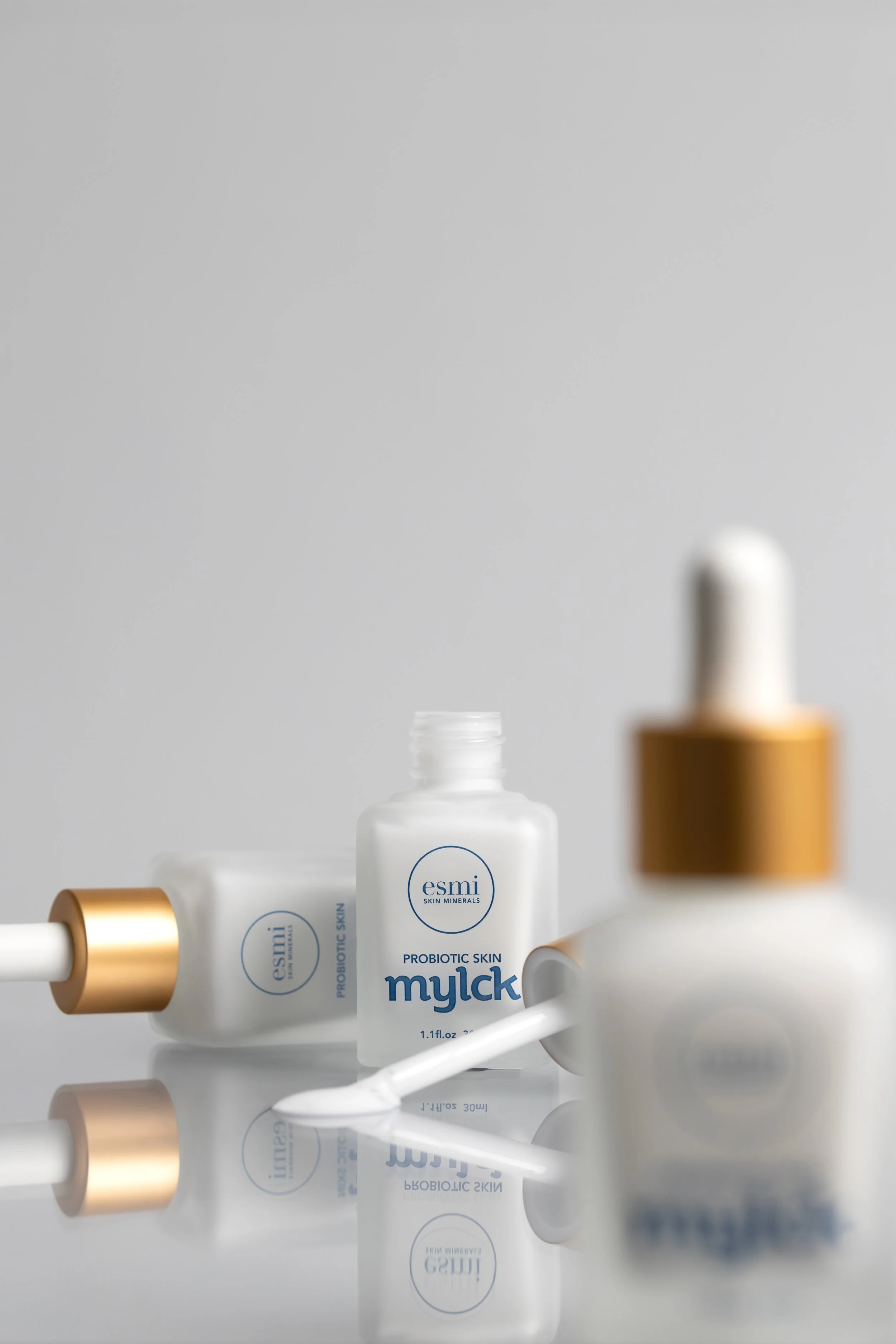 EsmiProjectWhite_Serum01.jpg