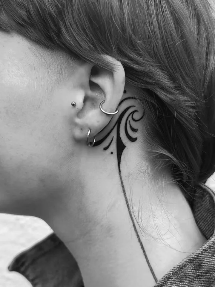 Thank you @strubbelpeters_ 💛
Tattooed by @annicannellonie 

Everybody Welcome 
www.goldenhearts-Tattoo.de

#ornamentaltattoo #eartattoo #necktattoo #blackworktattoo #freehandtattoo #flowtattoo #abstracttattoo #ornamental #mandalatattoo #finelinetatt