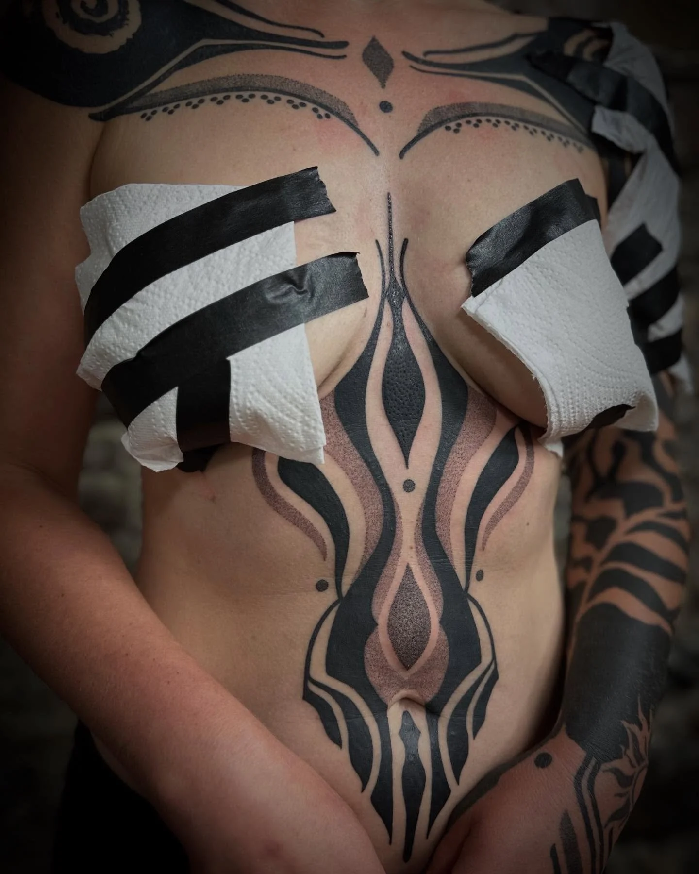 For Jessy 
Tattooed by @annicannellonie 
Thank you for your Trust 💛

www.goldenhearts-Tattoo.de

#ravensburgtattoo #ornamentaltattoo #blackworktattoos #goldenhearttattoo #abstracttattoo