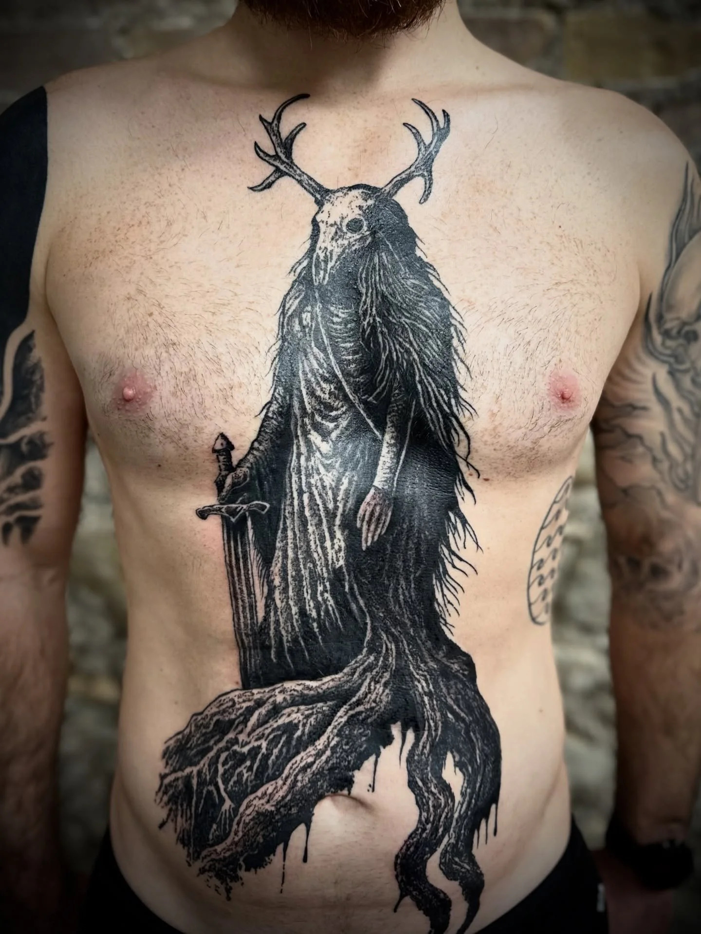 For Johannes thank you 💛
Done by @annicannellonie 

#ravensburgtattoo #bodenseetattoo #blackworktattoo #abstracttattoo #darktattoo