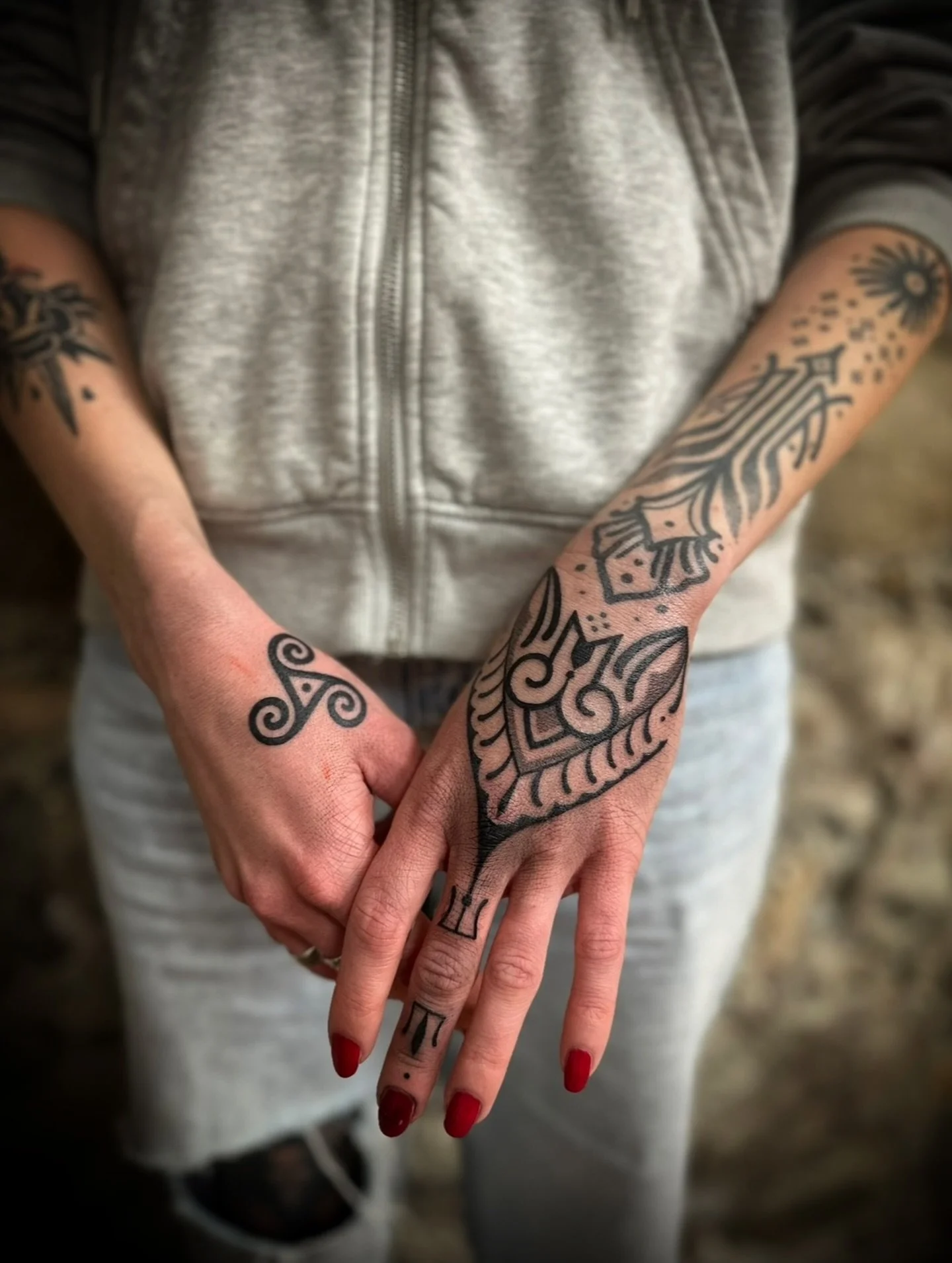 Ornamental for @ninzkikowski 
Thank you 💛
Done by @annicannellonie 

#ornamentaltattoo #ravensburgtattoo #mandalatattoo #finelinetattoo #handtattoo