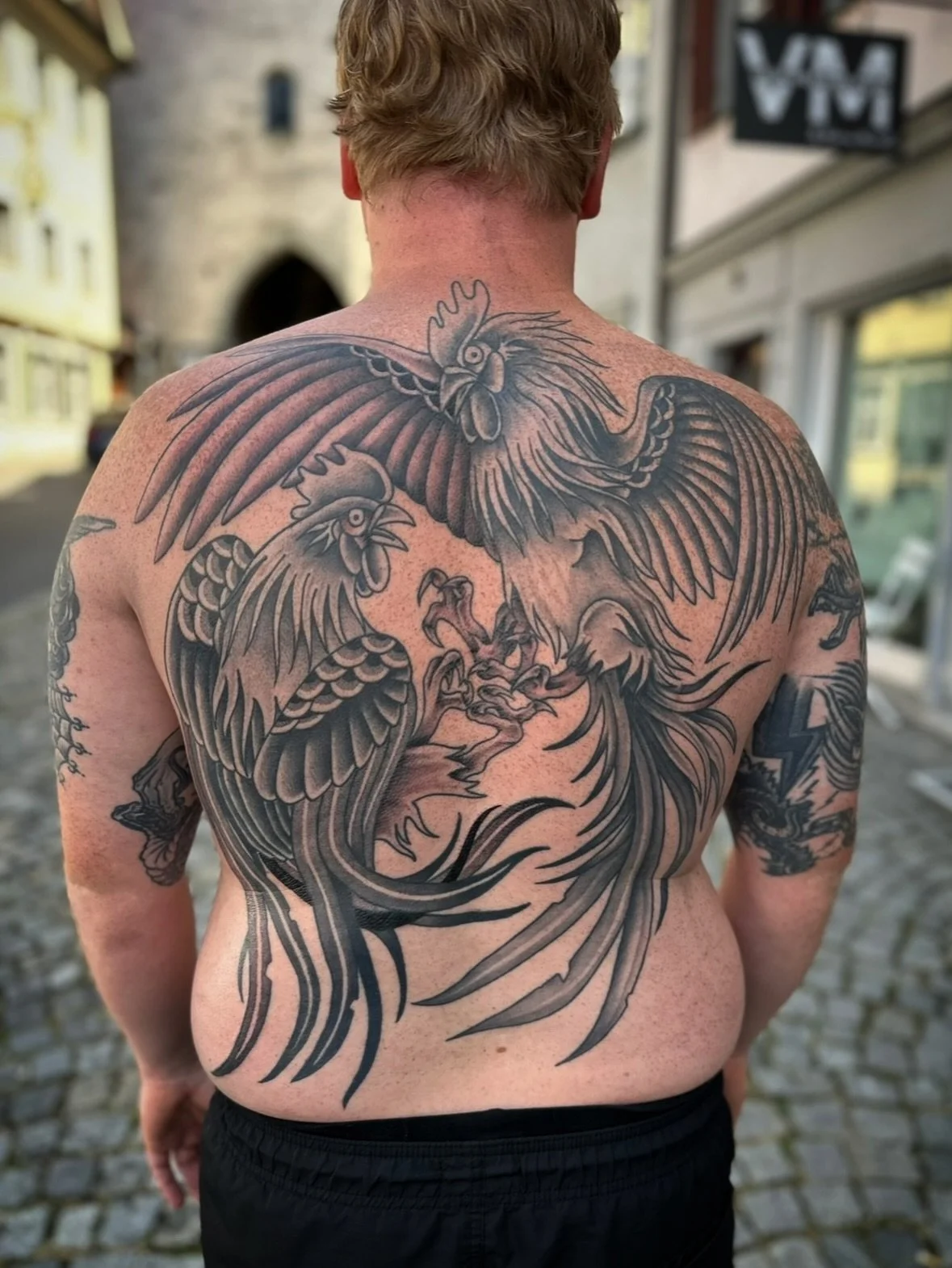Double Trouble for @whiteyand 
Thank you for sitting like a Rock. 
Tattooed from Both of us at the Same time.

If you want a Backpiece done fast and painless get in Touch with us

www.Goldenhearts-Tattoo.de

#traditionaltattoo #backpiecetattoo #cockf