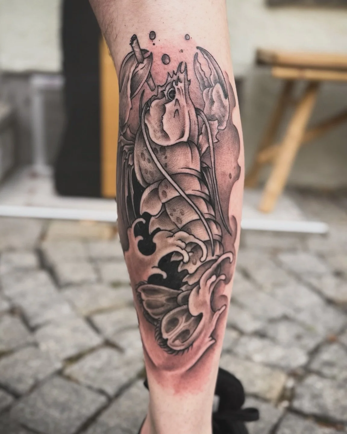 Smoking lobster for Steffen, thank you!
Looking forward to your next idea.

by @elias.samuel.artist 

For appointments and information just visit

www.goldenhearts-tattoo.de 

Or hit us up directly 

All styles, sizes, ideas and human beings are welc