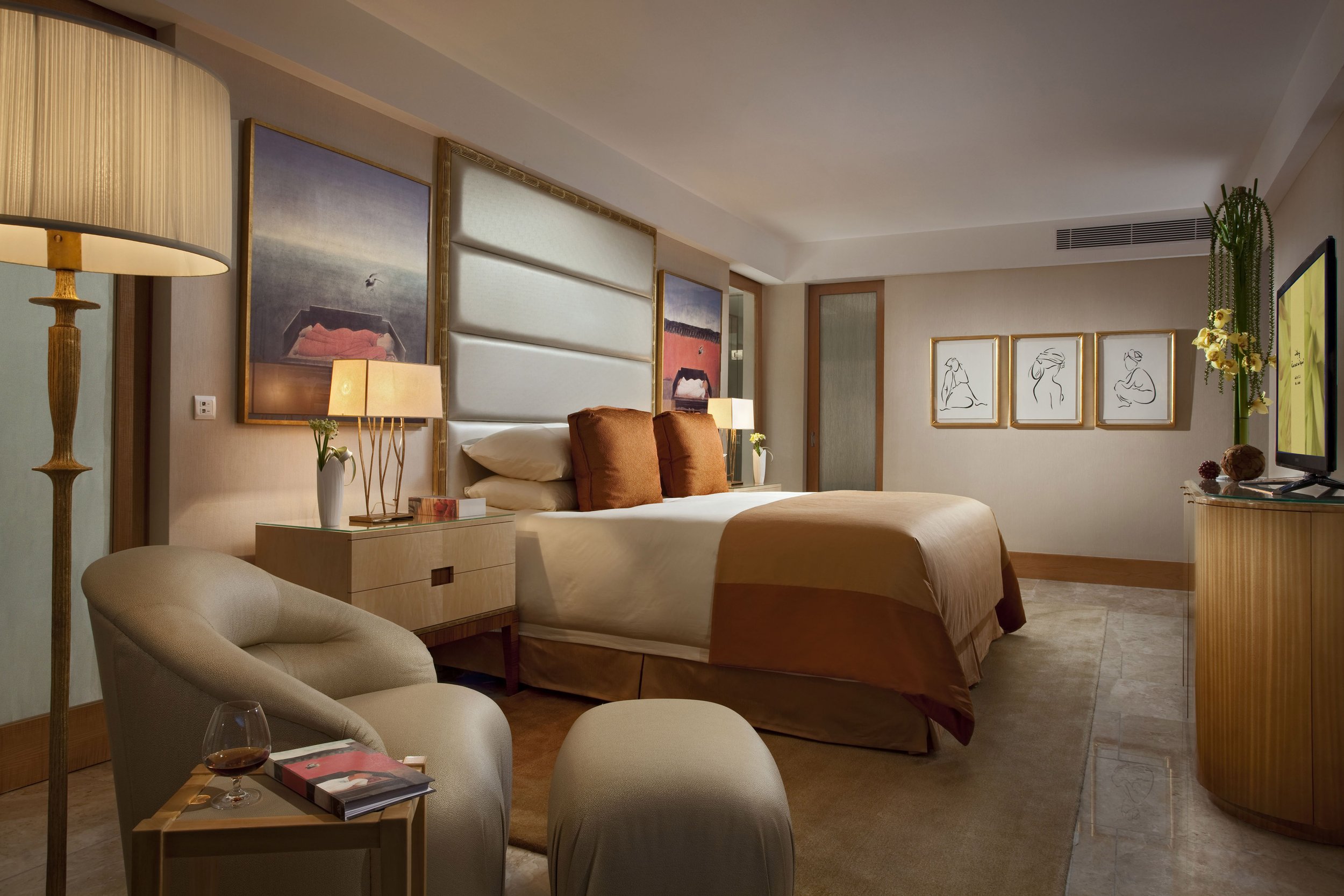 The Earl Suite - Bedroom.jpg