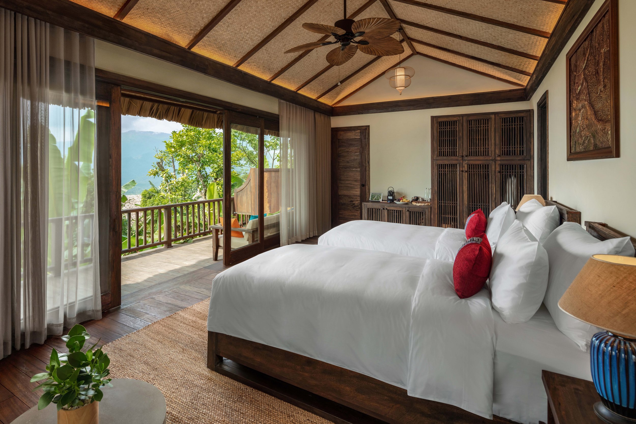 Lantana Mountain Bungalow_1 Twin bedroom Avana.jpg