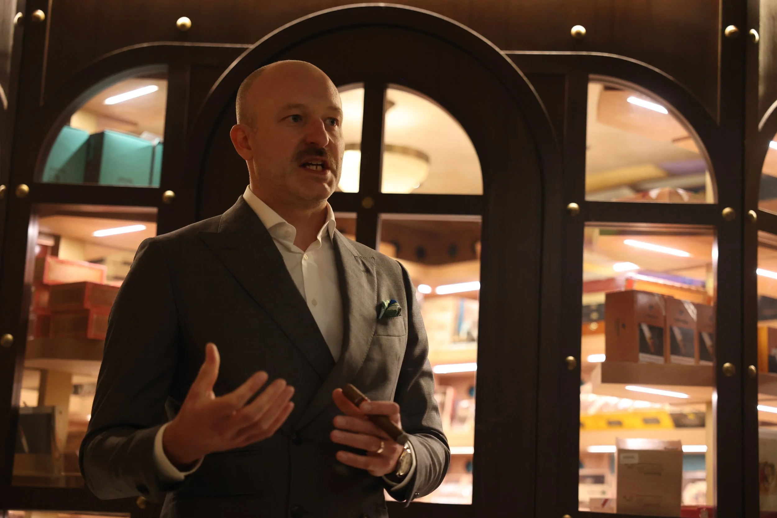 How To Smoke a Cigar Without Ruining It – Or the Moment