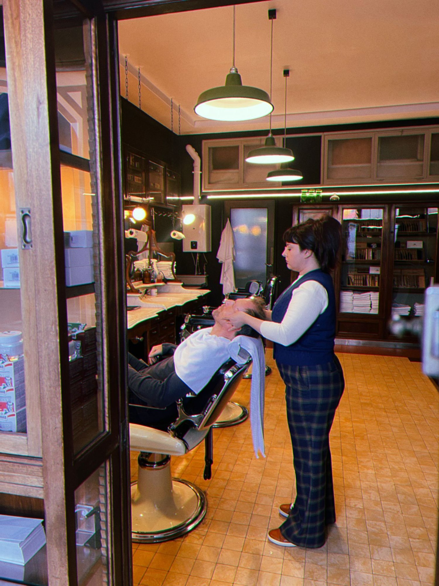 Barber education at ROMAIN Academy