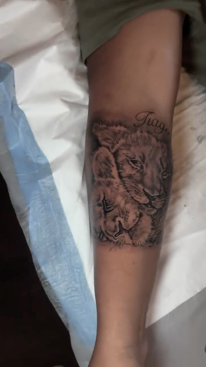 Cubz
#tattoo #menstattoo #lion #lioncub #liontattoo #armtattoo #lions #lionart #insta #instagram #meta #tattoos #lionlove