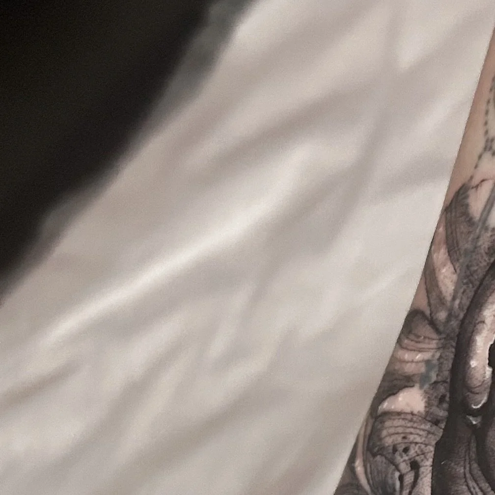 Kit-Sune

#kitsune #kitsunemask #kitsuneart #kitsunetattoo #cat #acts #catart #women #womenaet #floral #floraltattoo #floralart #armart #dainty #beauty #insta #love #beautiful #gorgeous #lady