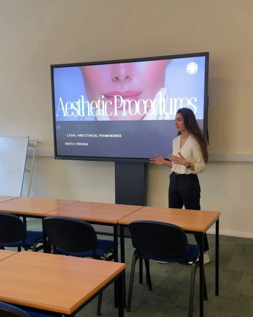 Nikita Trehan teaching an aesthetic procedures seminar