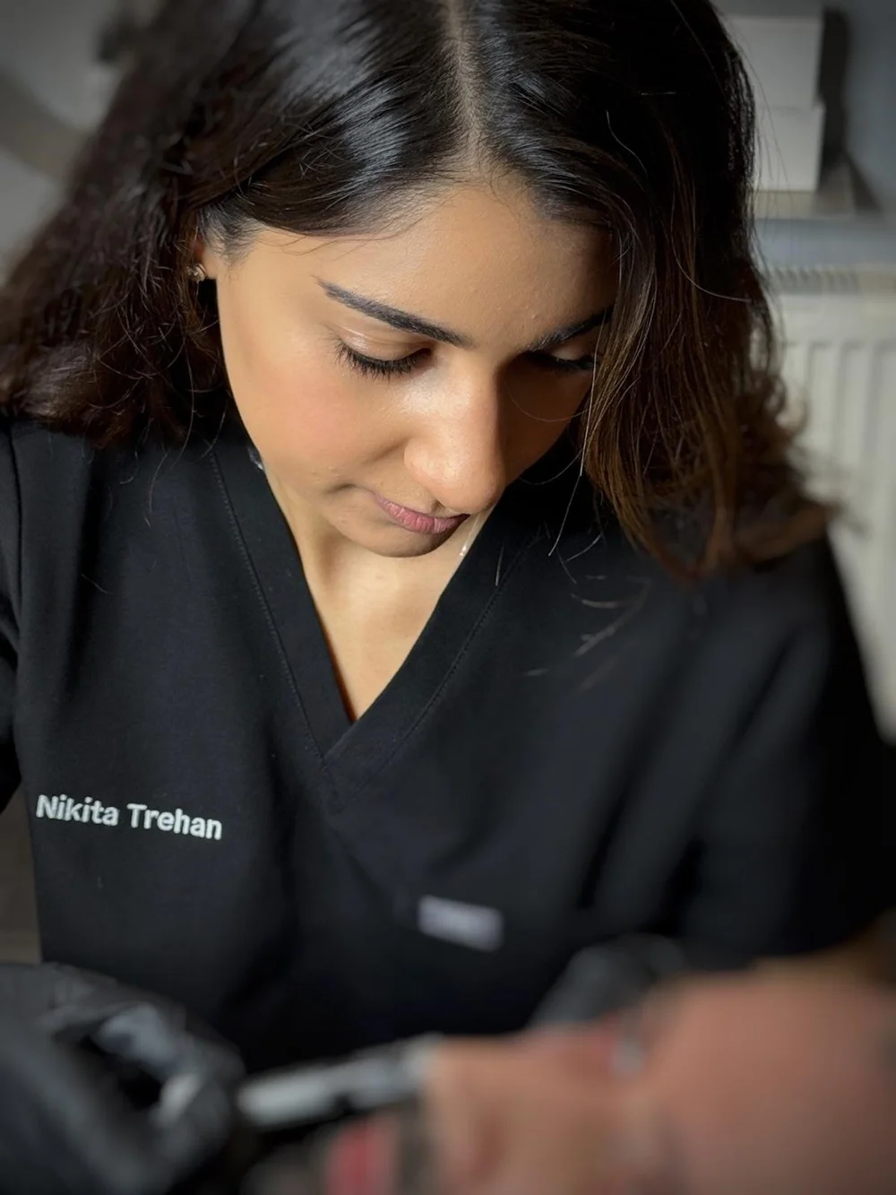 Nikita Trehan carrying out a treatment at AesthetiSKN