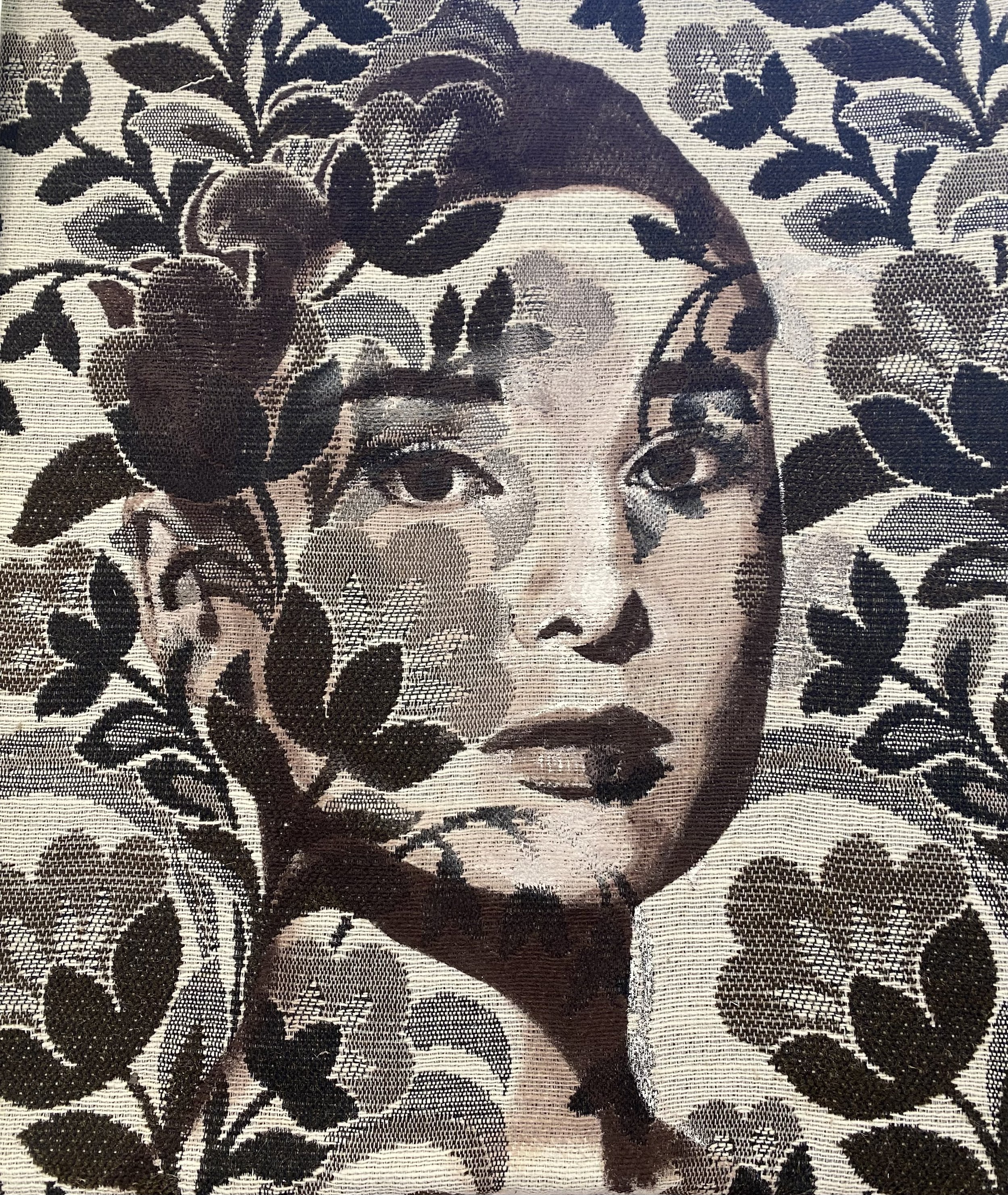 AUDREY. 43x43cms