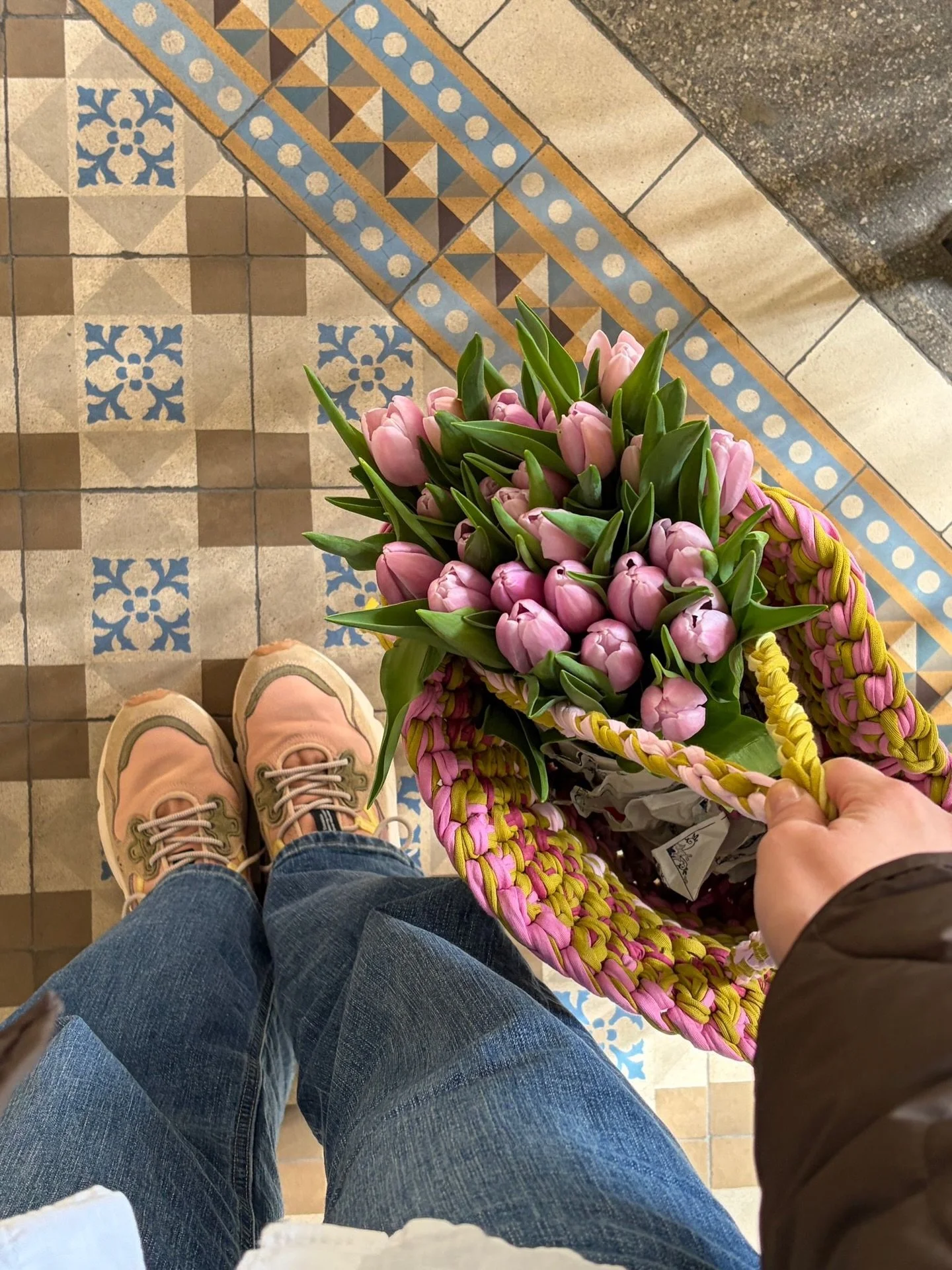 BIG thank you to all the #flowerbag test crocheters ✨ I am so happy that the pattern is finally out and some people are already making their own 😍 

the pattern is available in english with US terms &amp; german and comes with a full video tutorial!