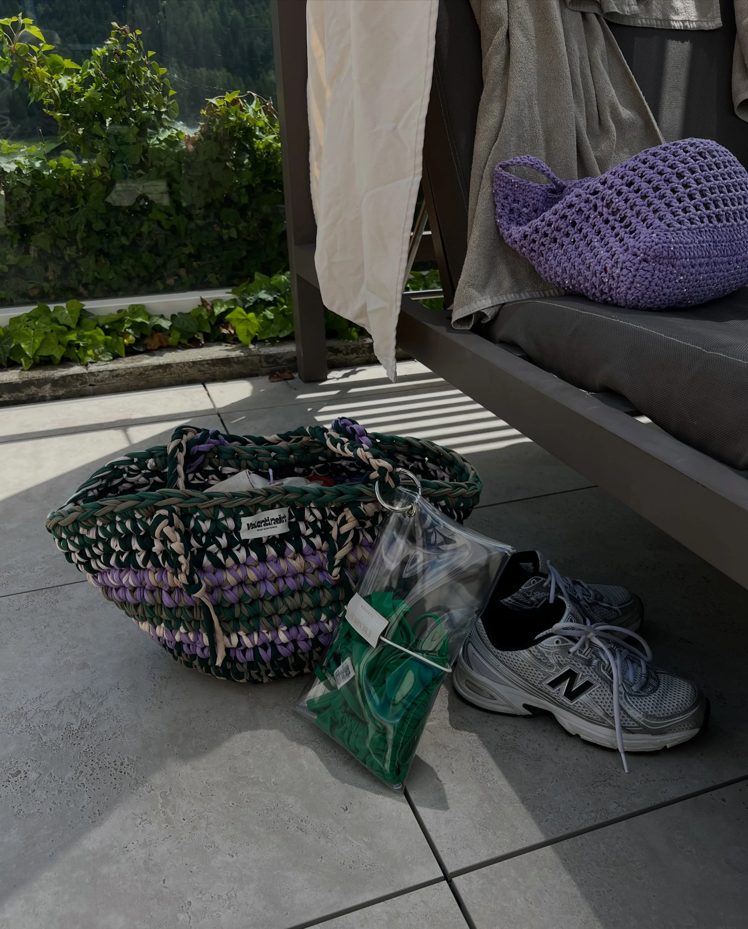 bits &amp; bobs from the past days 🌞 

1. love my wet bag from @_saborka_ x @ebenbild.shop veryyy much and it&rsquo;s so easy to clip it on to the #flowerbasket 🧺 
2. summer mood ☀️ 
3. working on the #maggievest by @petiteknit with cashmere from @