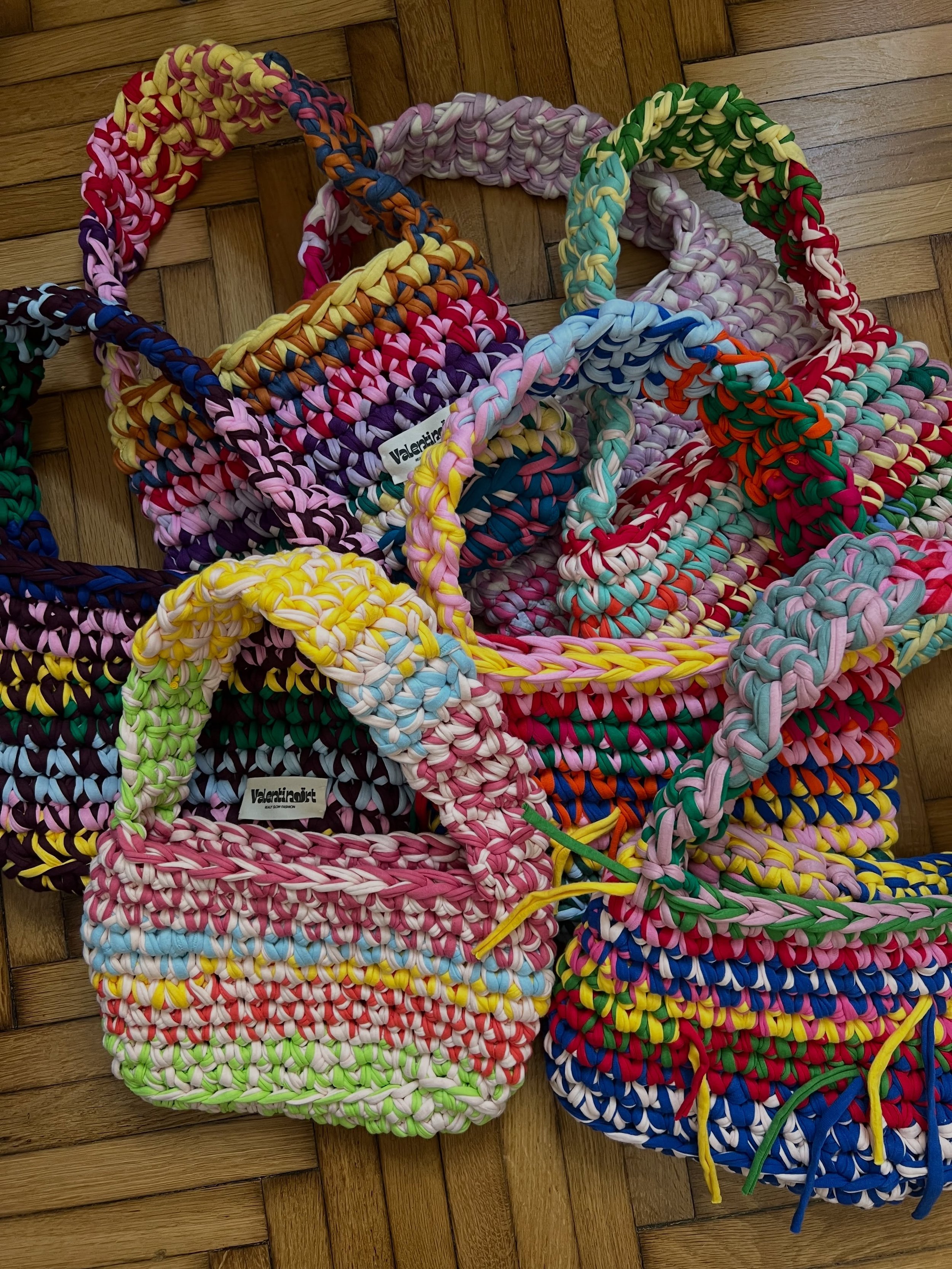 Meet the Rainbow Loopie Bag Collection 🌈☀️

10 colorful handmade bags inspired by summer days, melting ice cream, sunsets, beach trips, and all the little moments that make this season feel special.

Each bag is crocheted by hand @valentinart.origin