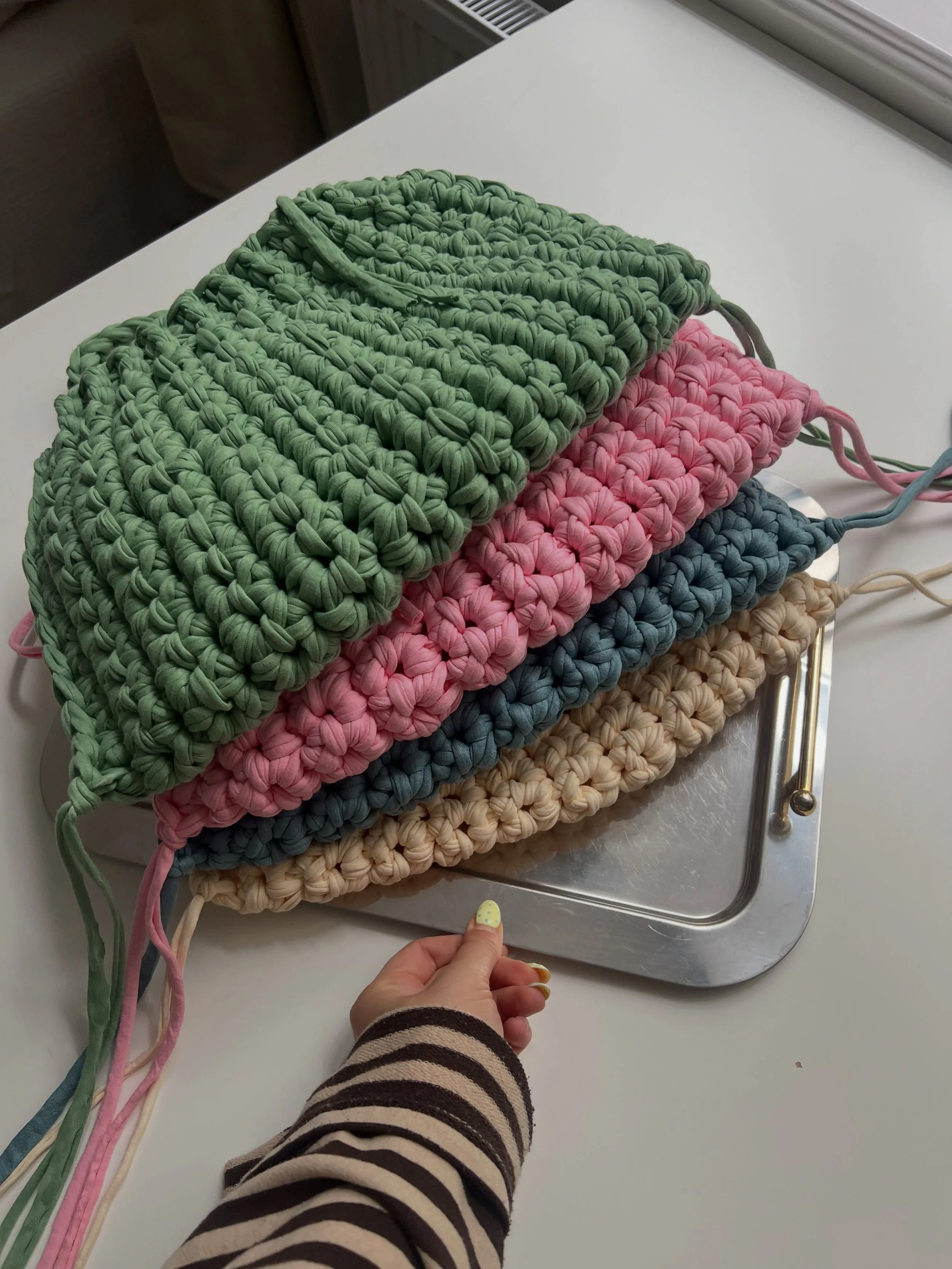 BAGGLE BAGs but make them pastel 💫 

currently available @supportyourlocalgirlgangvienna (from june 8th-20th) at Gumpendorferstra&szlig;e 23, 1060 

#crochetbag #sustainablefashion #crochetfashion #bagglebag #valentinart