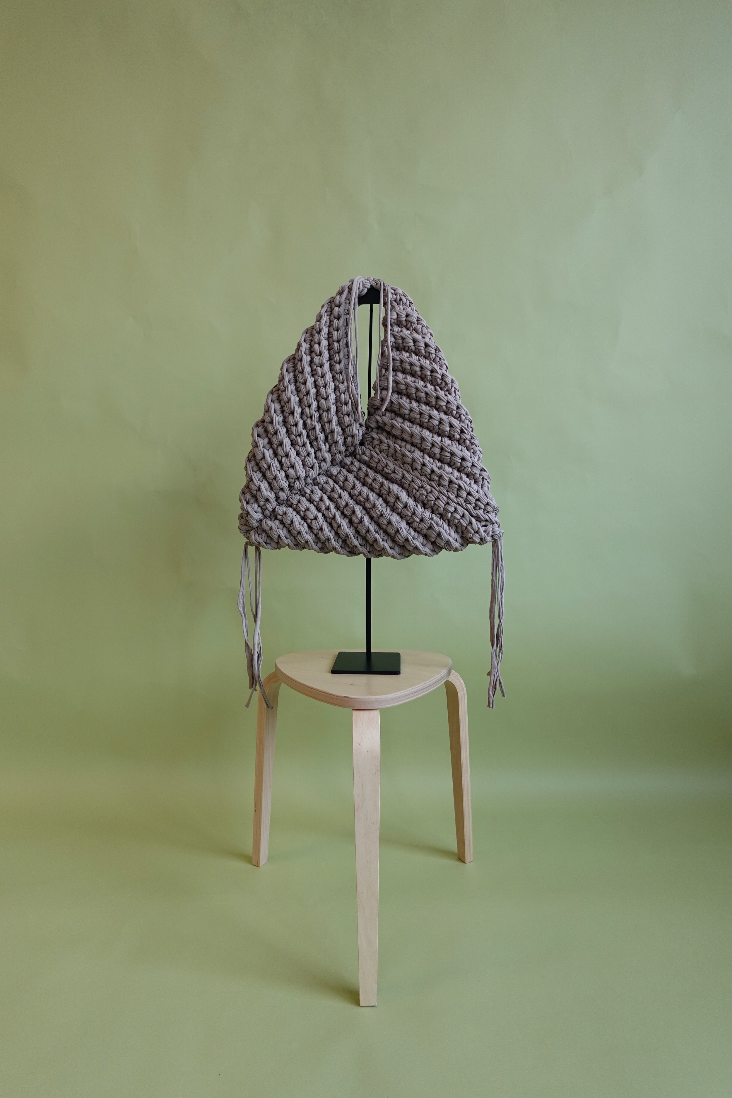 triangle tote beige.png