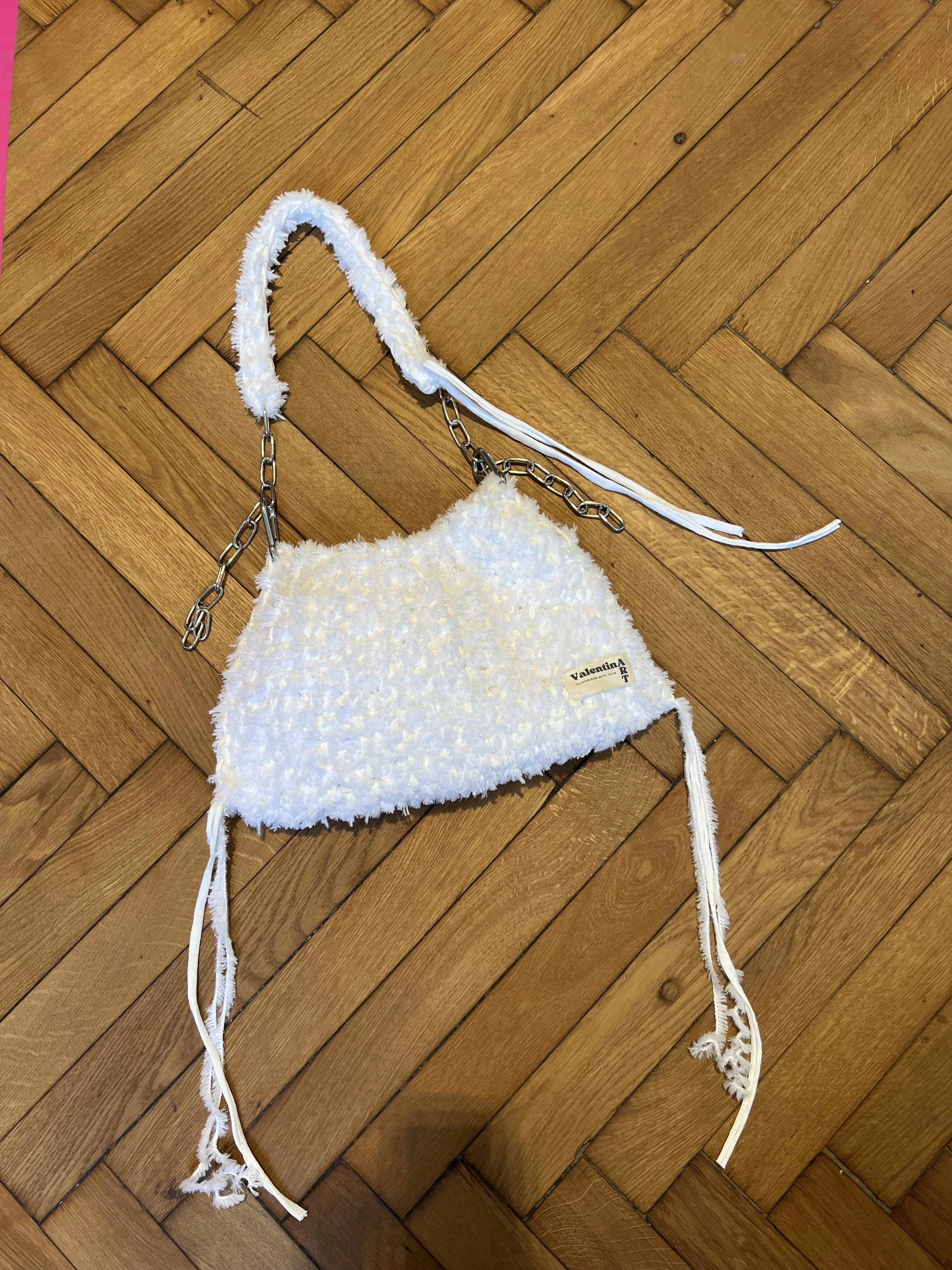 BAGGLE BAG (midi) / white fluff