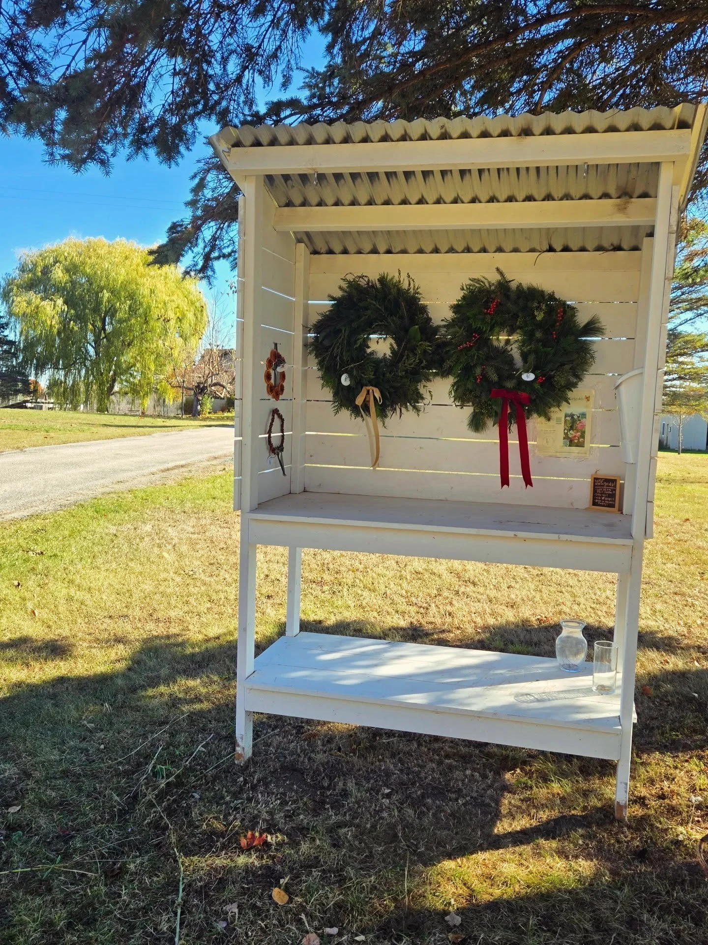 We're open 🎄

🌟Holiday Evergreen Wreaths $60
❄️ Anise/Orange Mini Wreaths $10

📍3836 Lakol Rd