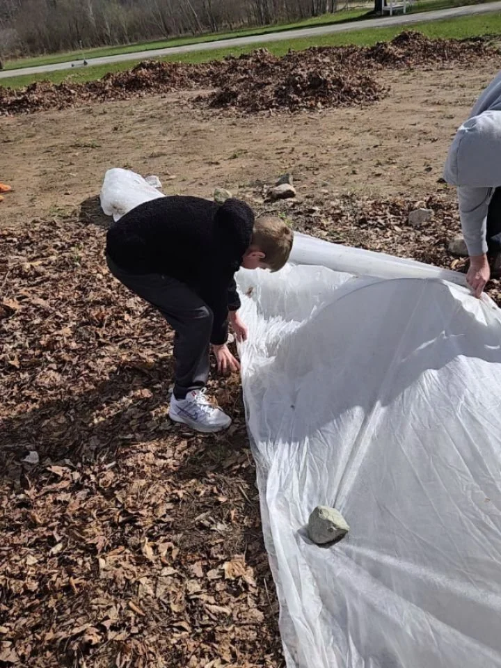 There Mother Nature goes again. Michigan has been so wild lately. After the floods, tonight&rsquo;s temps say 20&deg; 😳 Hoping the frost cloth protects all the bud babies. 

Growing flowers in Michigan keeps you humble 🌱🤞

#lockhartlaneseedandflow
