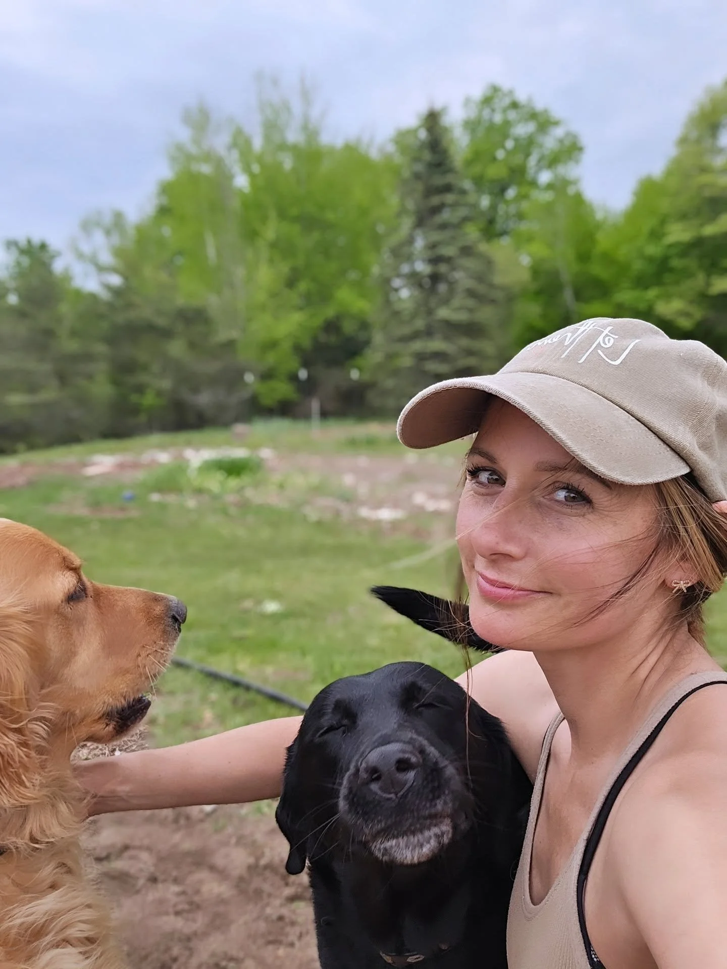 I feel Ana's face right now. It's the face of... I need about 12 more hours in a day 🤣

Always grateful for what's going on, even in the overwhelm. Here's a little peek at what's happening around the farm lately 

✨️ Leafing pathways - this will hel