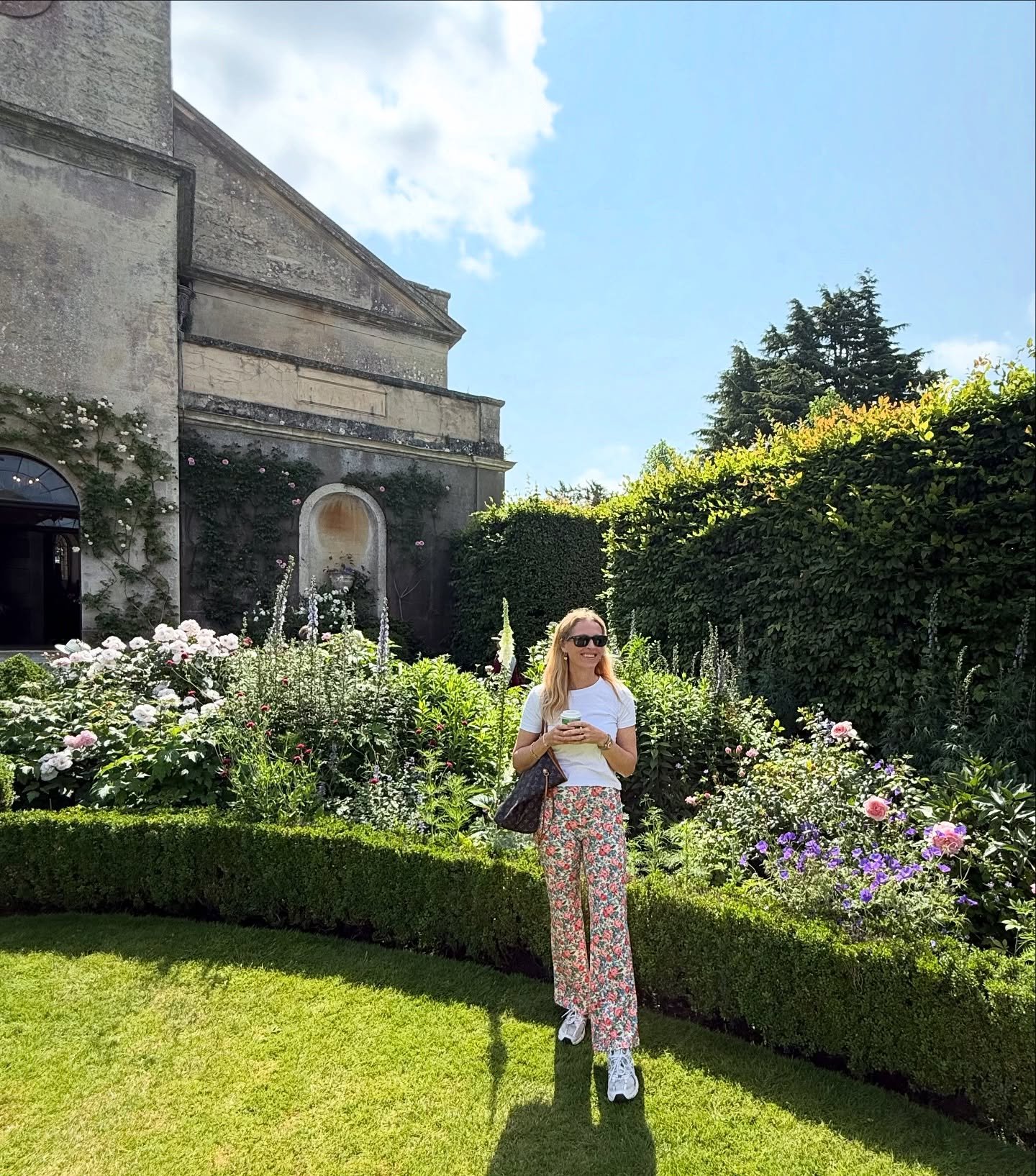 A lovely Sunday spent wafting round Badminton House gardens 🌼🌼🌼 @badmintonestate #badmintonhouse #opengardens
