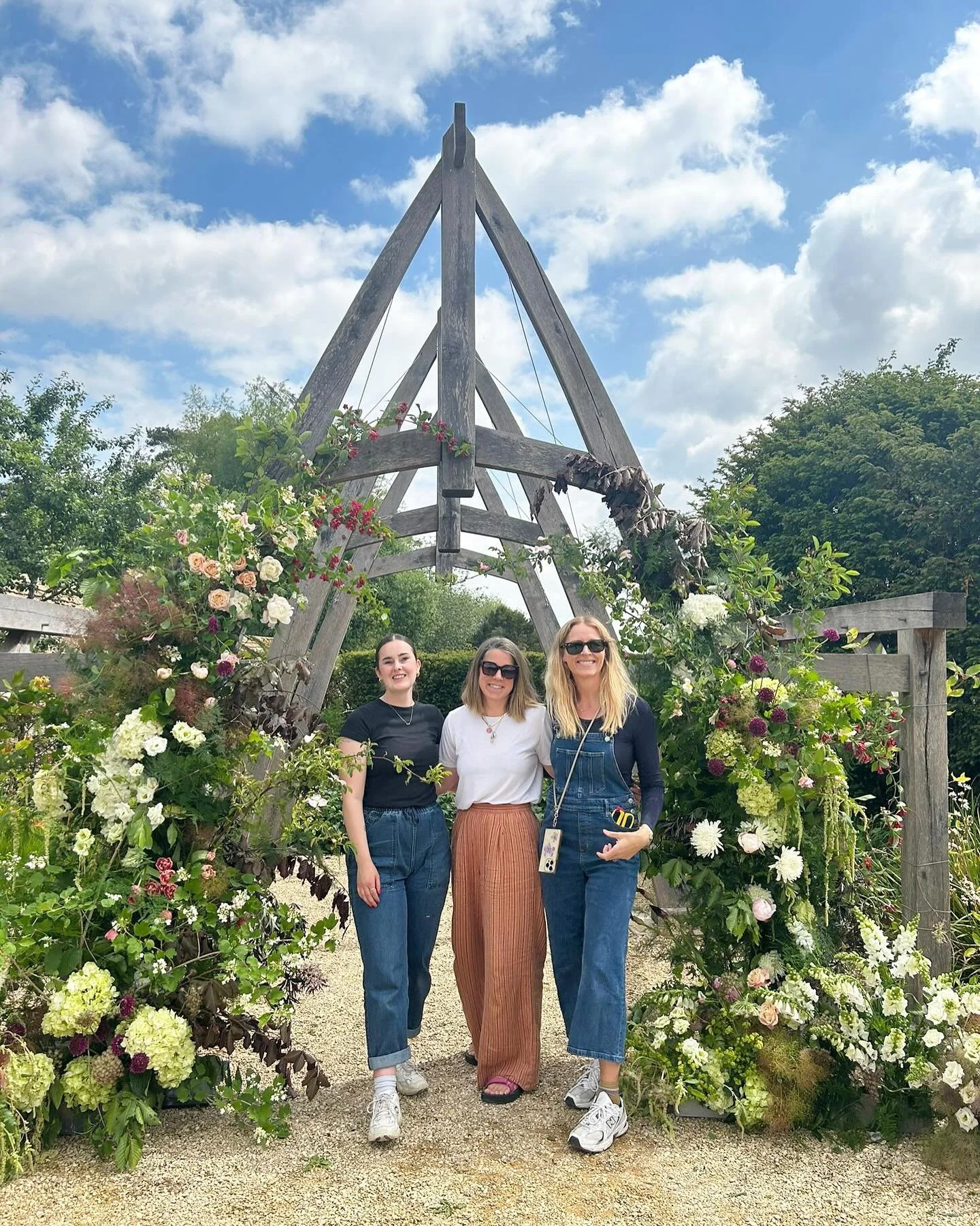It&rsquo;s been a busy few months of weddings, working with some of my favourite flower people, through the heatwaves and rain of a good old British summer. @lunainthewild_ @studiofeverfew @fleur_provocateur @vervainflowers 🌸🌸🌸 I&rsquo;m off on a 