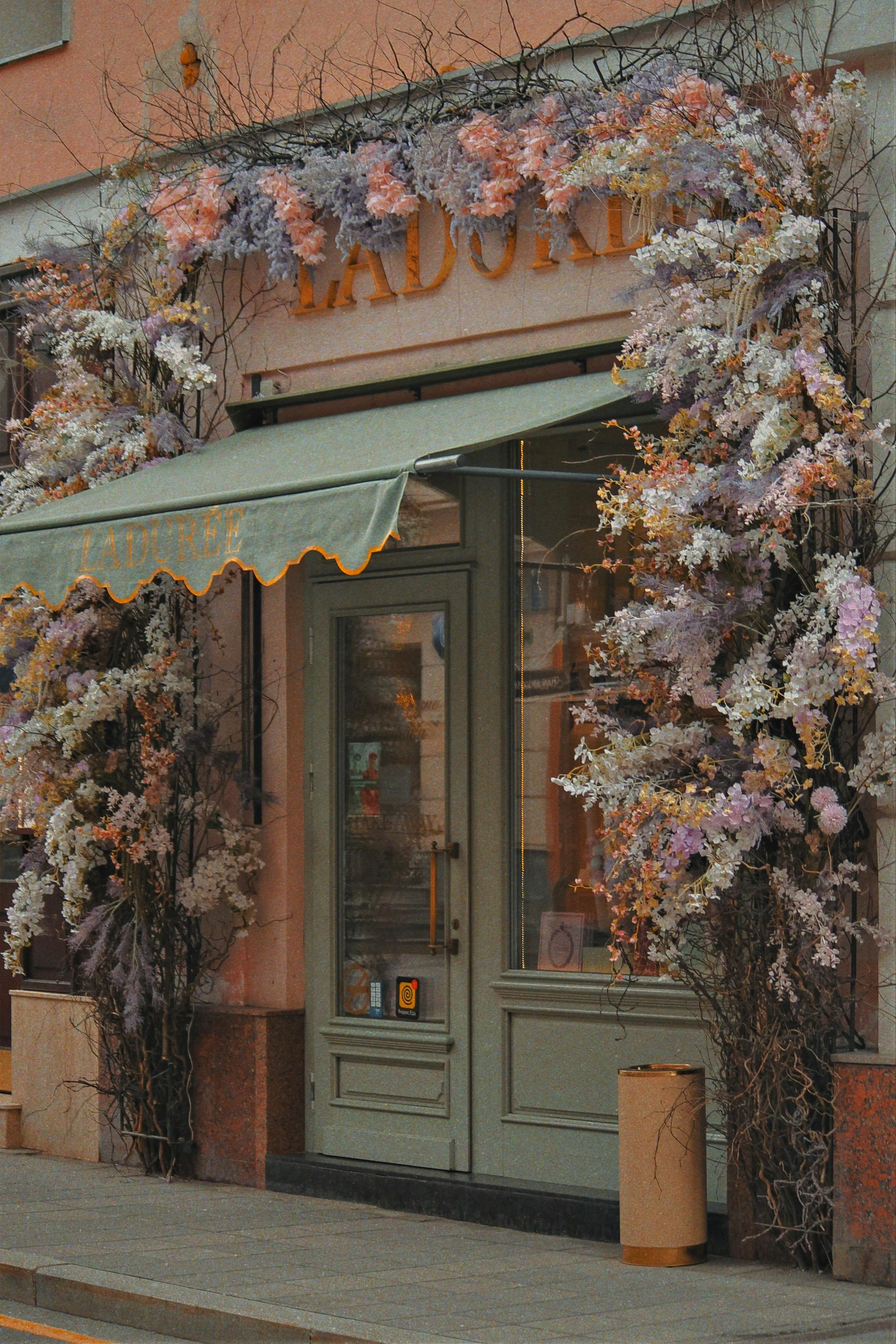 Décor de façade magasin (2).jpg