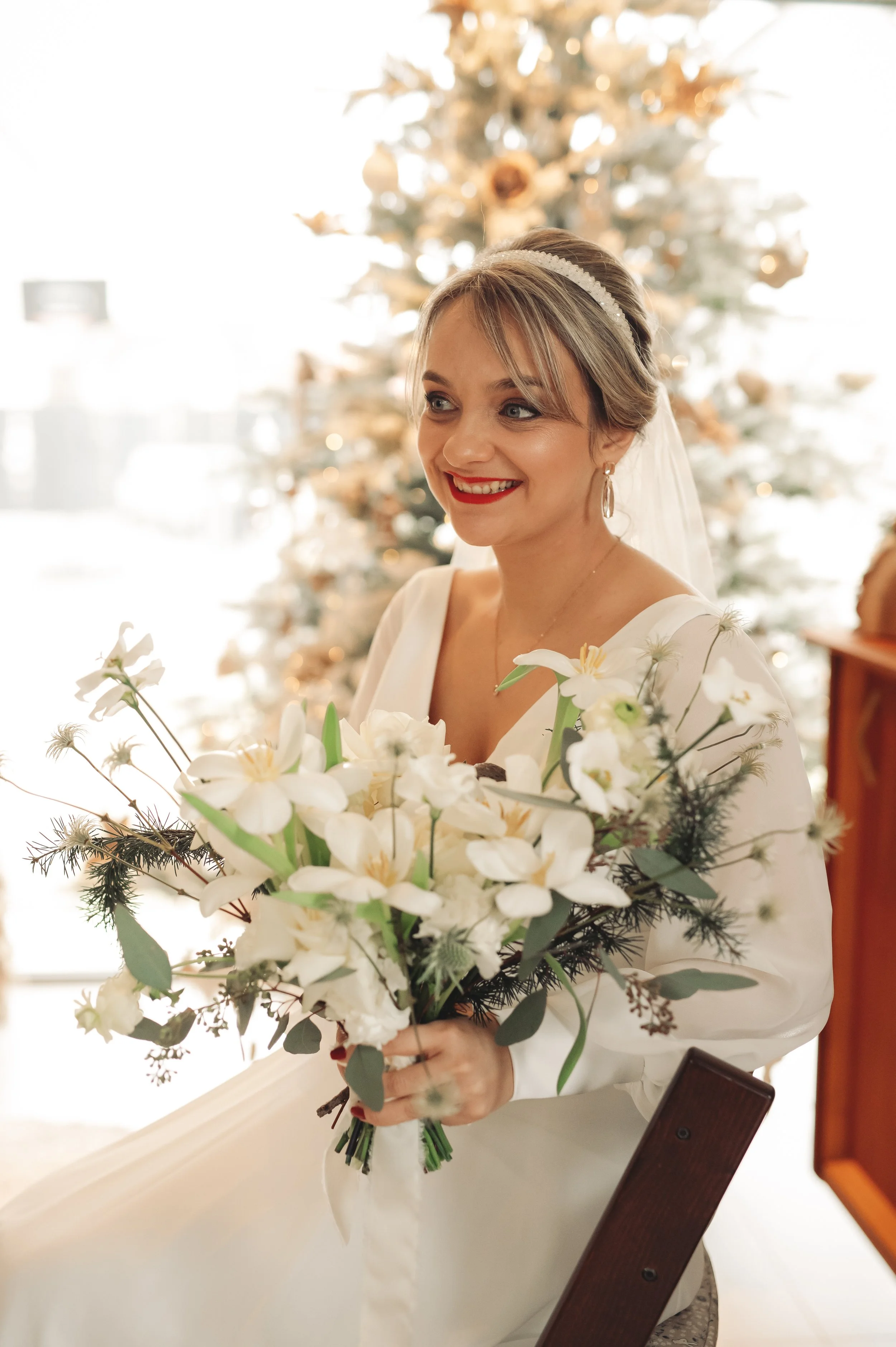 Mariage d'hiver en Alsace Domaine du Hirtz Marie-Gaëlle Fleuriste Evénementiel (34).jpg
