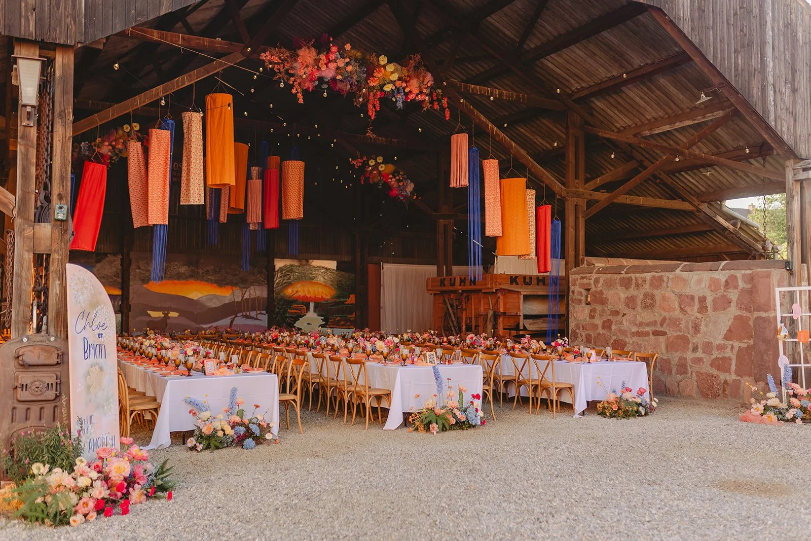 Marié-Gaëlle Fleuriste Evenementiel Mariége en Alsace Centres de tables colorés Bouquet de mariée  (7).jpg