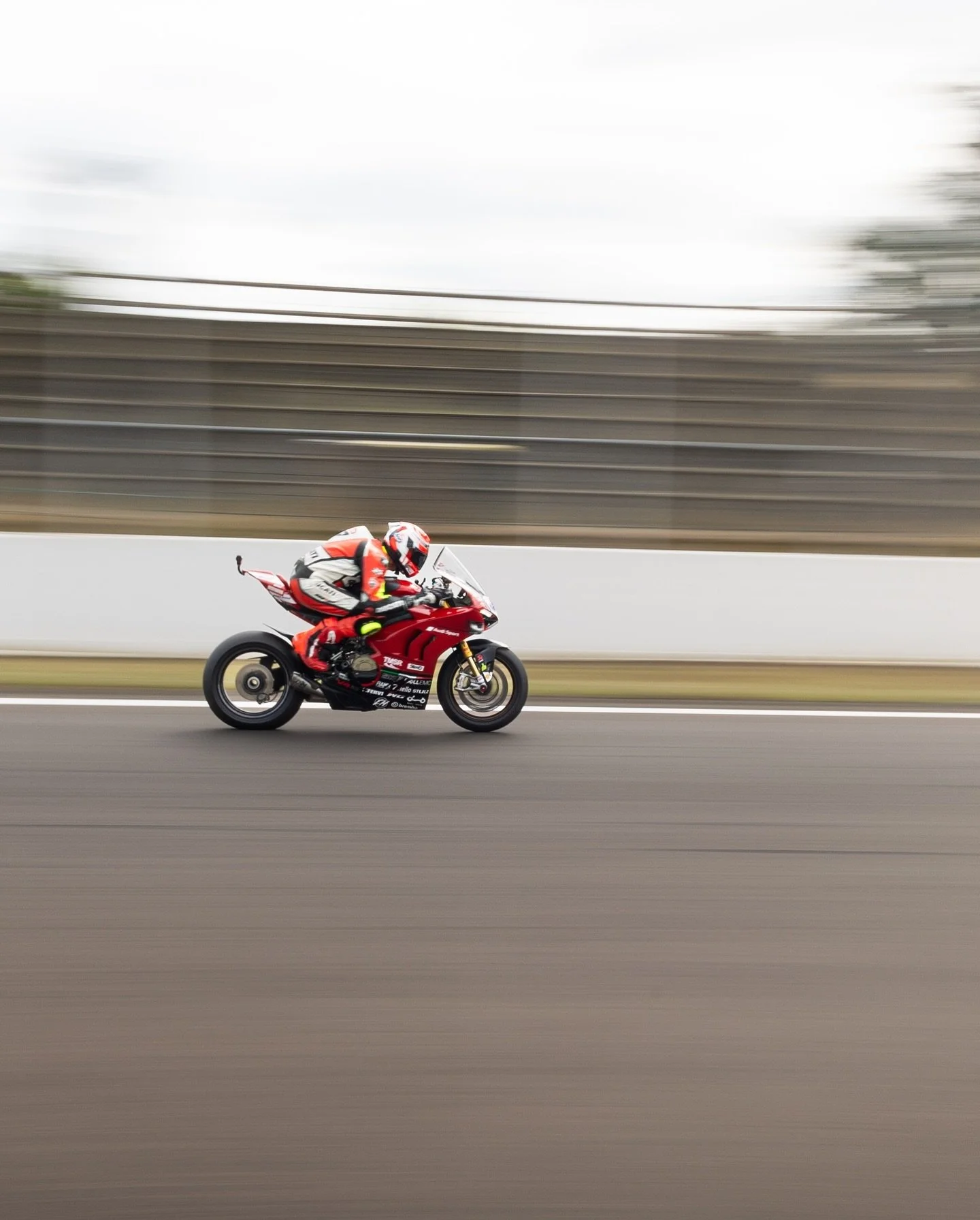 Journ&eacute;e roulage incroyable au @circuitnogaro avec la @teamthomassuperpole 

Une bonne ambiance dans les paddocks et avec tout le monde,
Du beau temps, des copains, des chronos qui tombent et de quoi s&rsquo;amuser en photo et vid&eacute;o tout