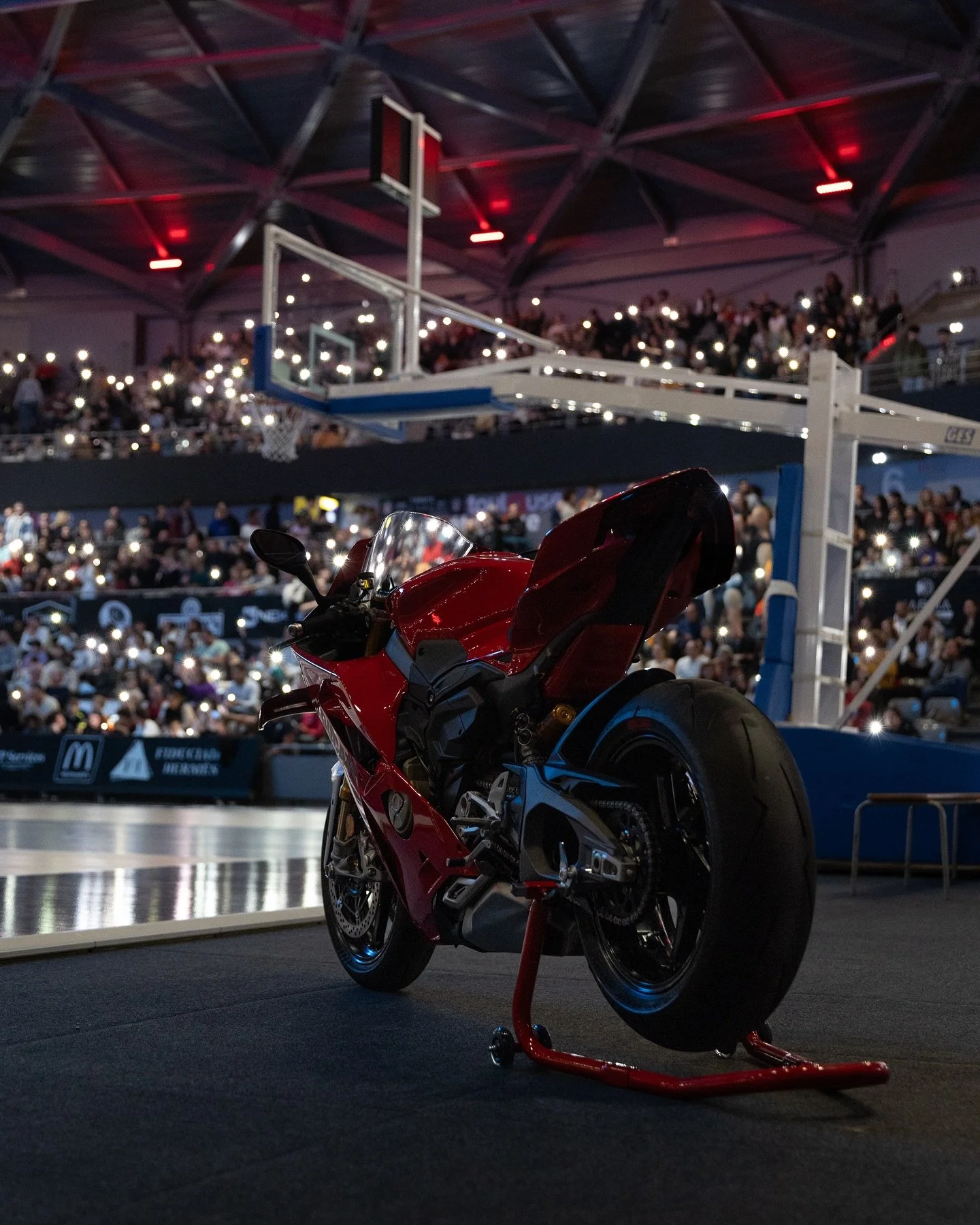 Sport pas m&eacute;canique mais sport quand m&ecirc;me ! 
Match du @stadetoulousain_basketball contre @eabasket49 

J&rsquo;ai pu m&rsquo;essayer &agrave; la photo et vid&eacute;os de match et c&rsquo;&eacute;tait un vrai kiff h&acirc;te de recommenc