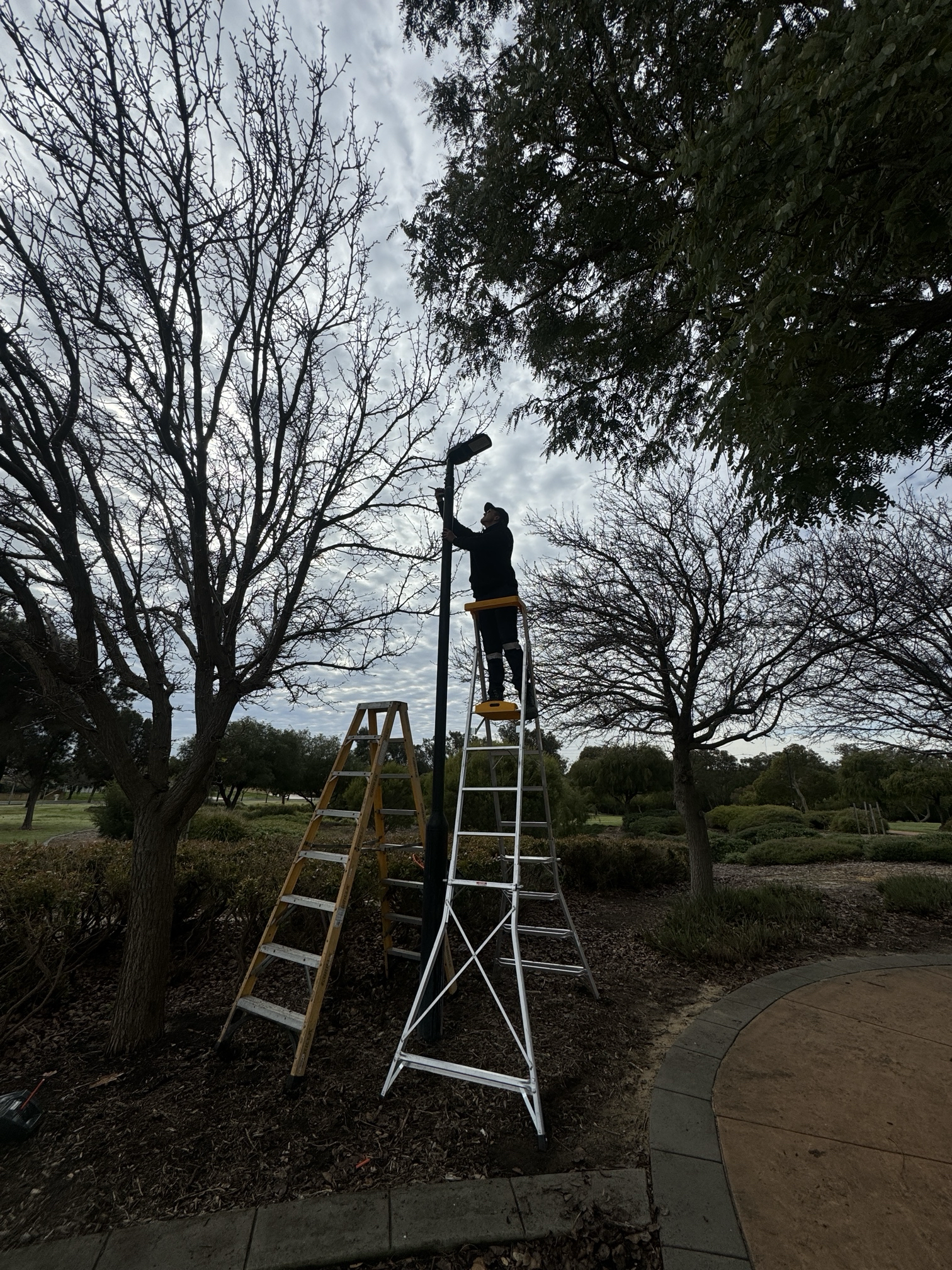 OUTDOOR LIGHTING INSTALLATION IN BUNBURY AND SOUTHWEST