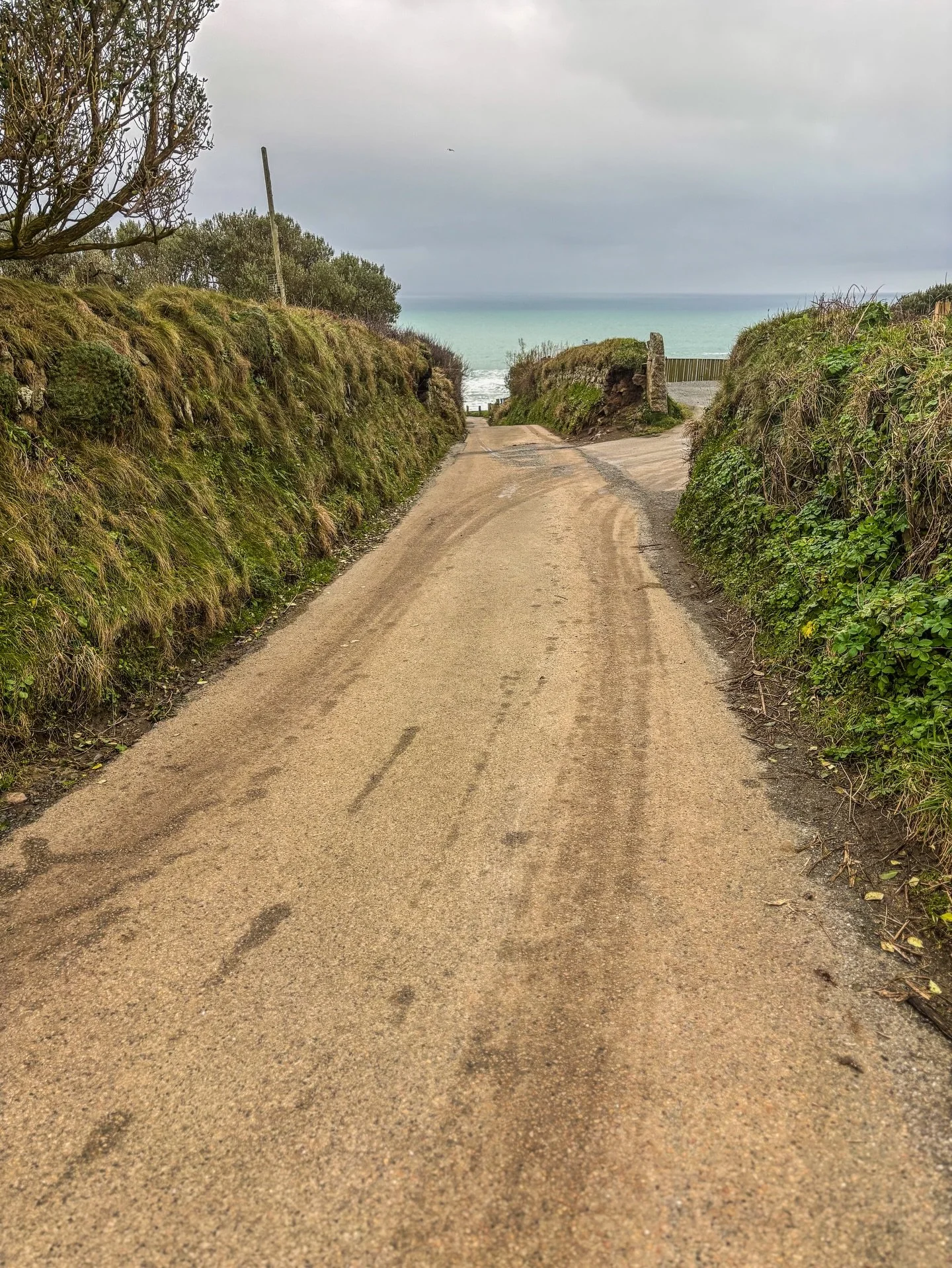 Most Cornwall businesses don&rsquo;t &ldquo;forget&rdquo; social media.
They just run out of day.

You open the shop.
Answer the phone.
Do the work.
Lock up.

Posting comes last.
If at all.

That&rsquo;s not bad marketing.
That&rsquo;s graft. 💪

If 