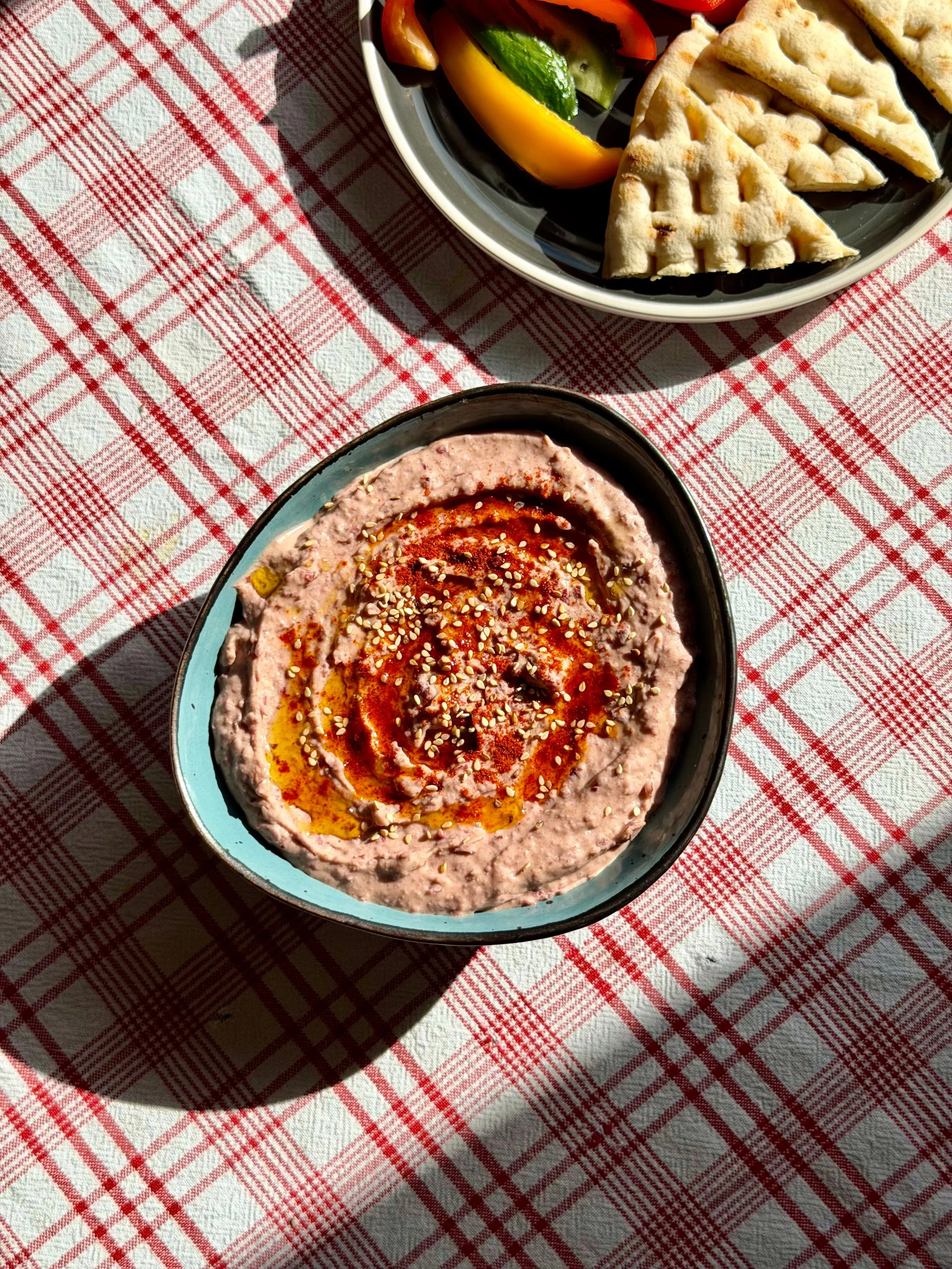 Πανεύκολο χούμους με κόκκινα φασόλια 