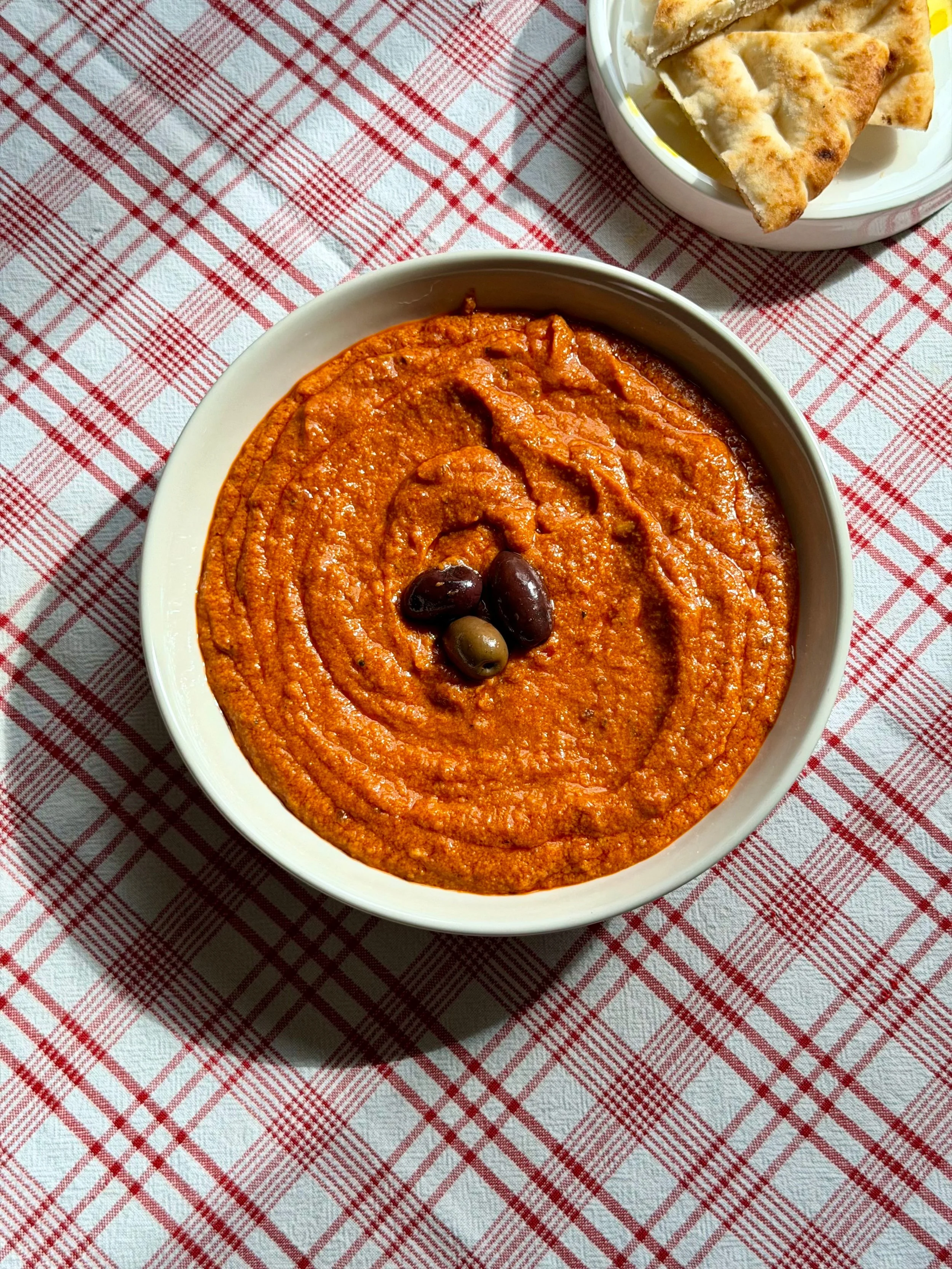 Ντιπ ντομάτας με μπαγιάτικο ψωμί