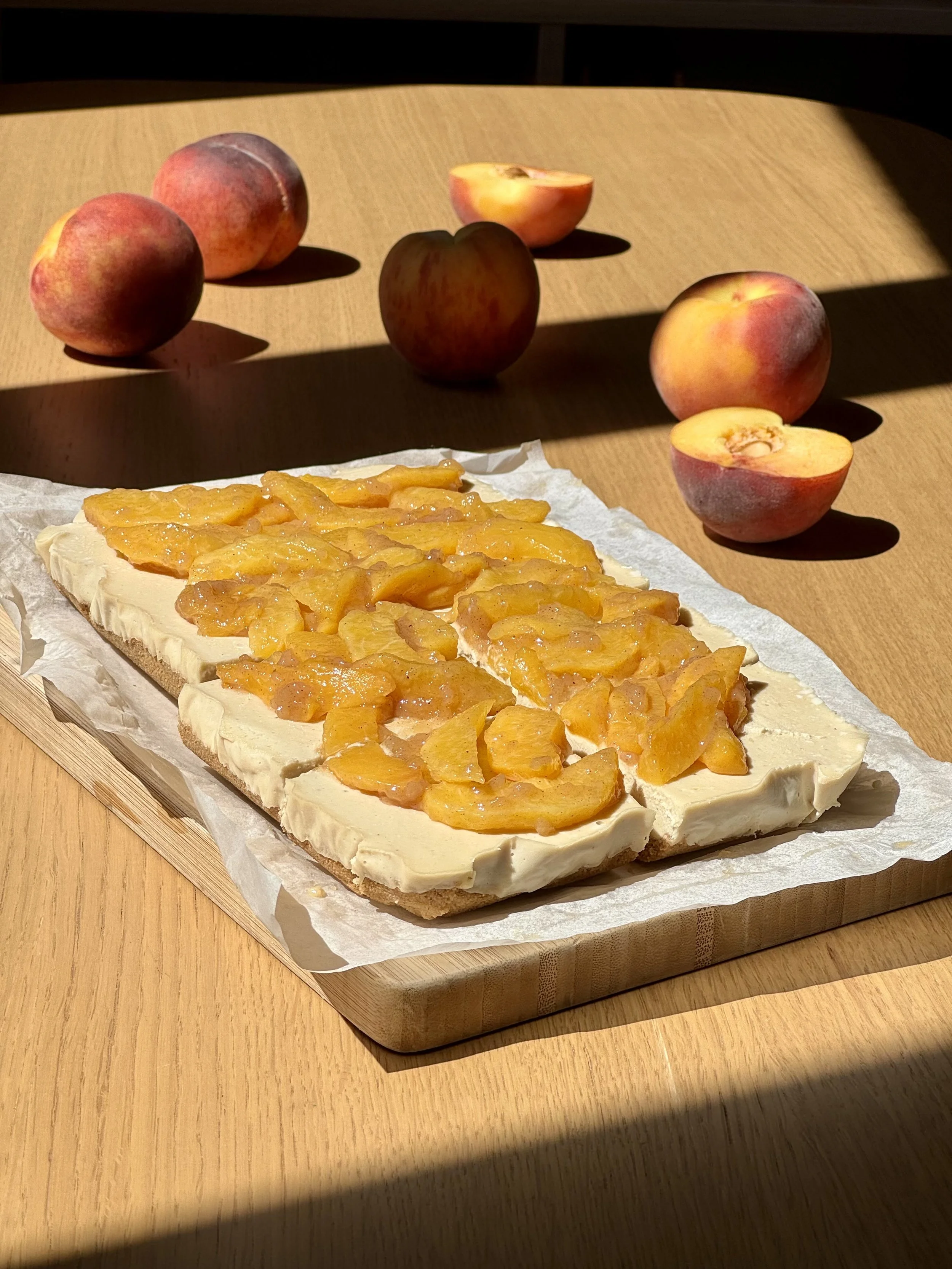 Γλυκό κατάψυξης με ροδάκινα, σαν cheesecake