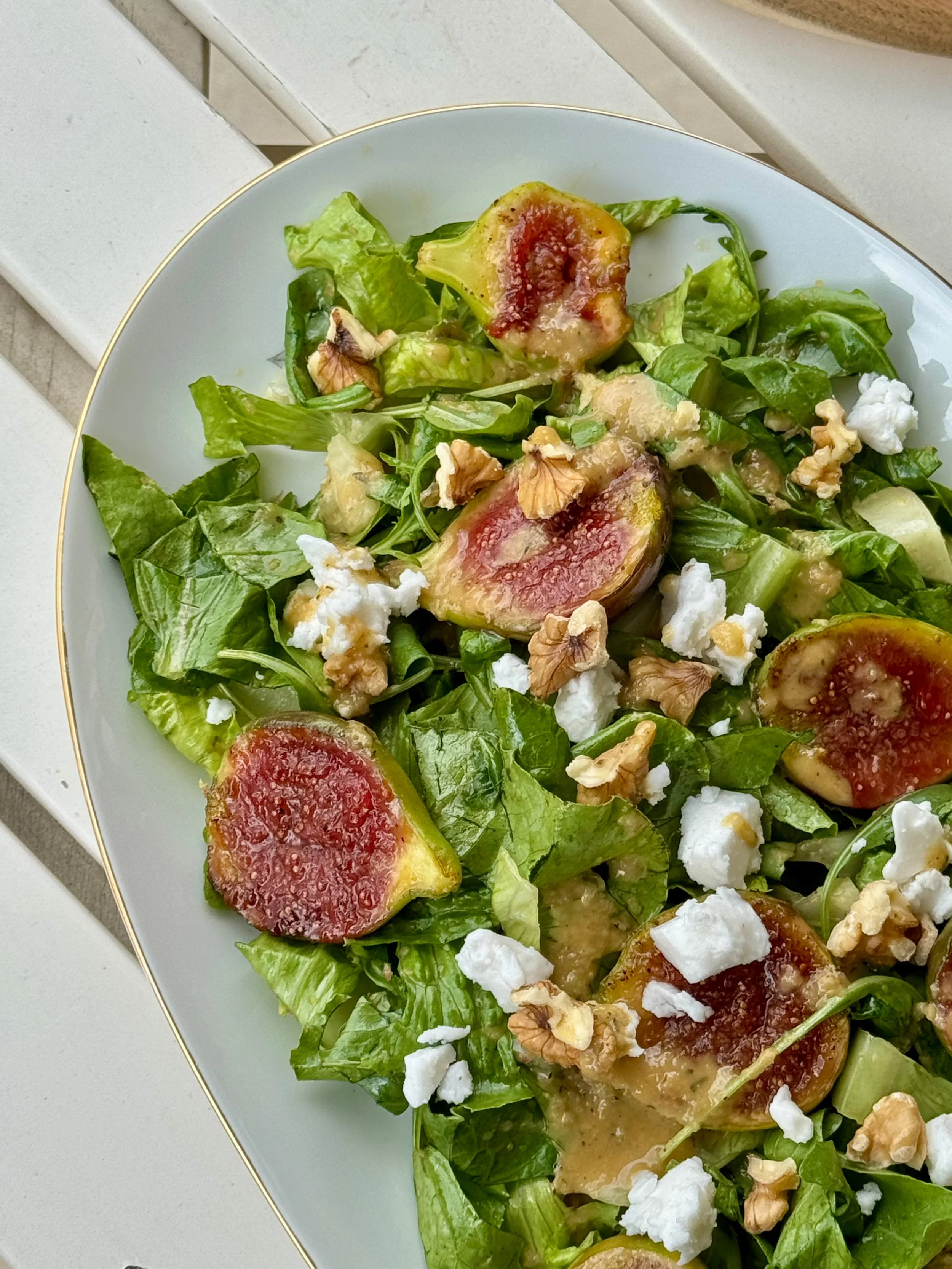 Σαλάτα με ψητά σύκα και dressing κρεμμυδιού