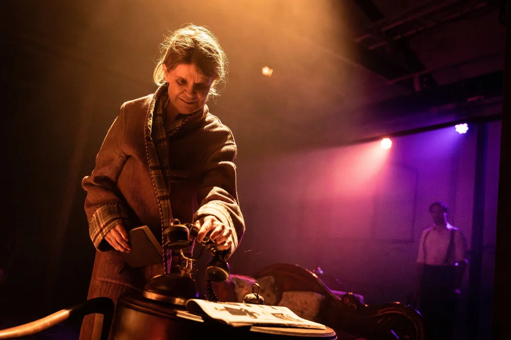 2025_THE_GLASS_MENAGERIE_OLIVER_HALL_PH_MATTHEW_CHEN1.jpg