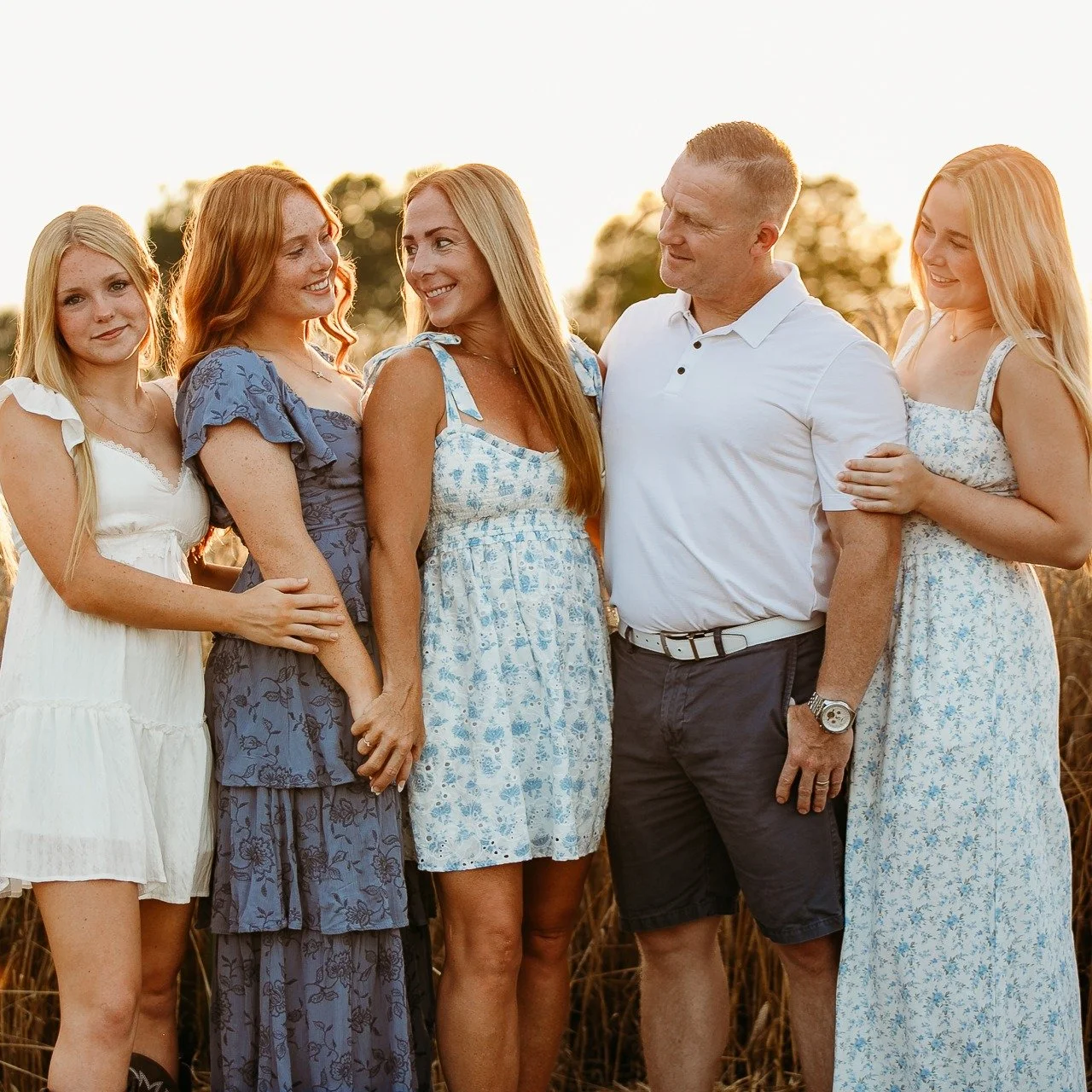 PSA: Your children are never too old for family photos. ❤️
These three beauties are teenagers now, but I&rsquo;ve known their parents for about 30 years. Wild to think we were hanging out together at the same age their girls are now. Time flies &mdas
