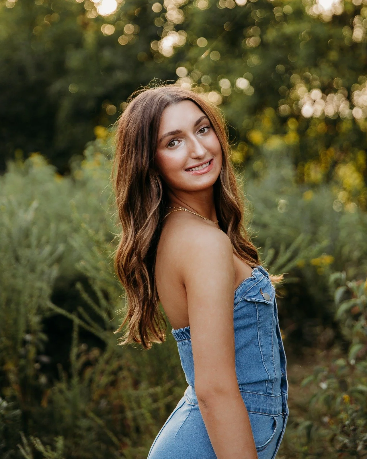 ✨ Golden hour magic with Emma ✨ This St. Michael&rsquo;s senior absolutely glowed during her session... couldn&rsquo;t resist sharing a little sneak peek!

 #kansascityphotographer #seniorphotos #kansascityphotography #seniorphotographer #classof2026