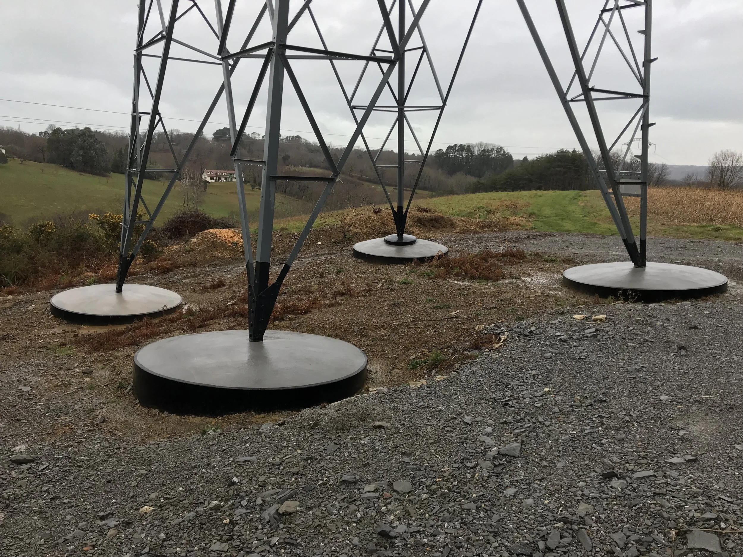 Lebon Services - fondations de pylones electriques sur lignes à haute tension