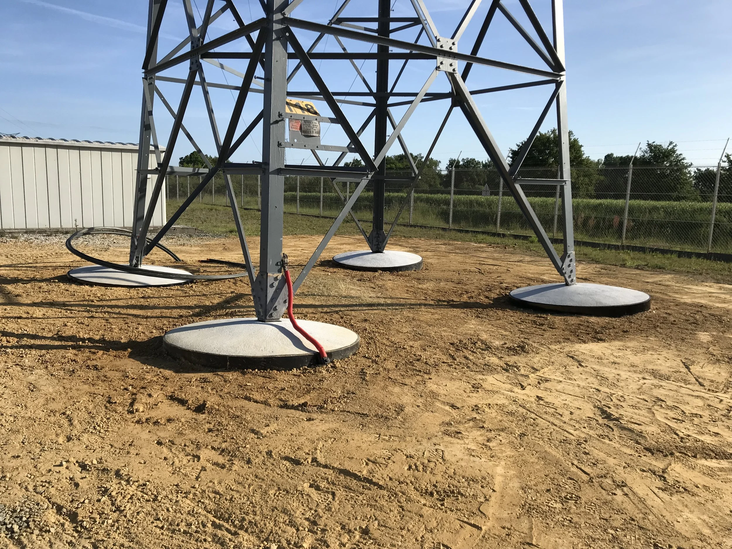 Pylône d'une ligne 225kV après renforcement de fondations