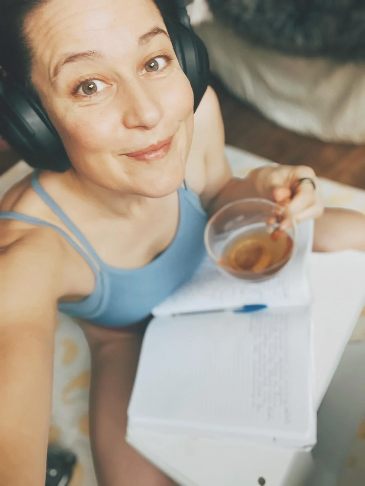 I have this super ability to guide multi-passionate women into focus, to get their sights clearly on their vision and heal through whatever has been holding them back, so they can bring their creations to life and run around this realm sprinkling the