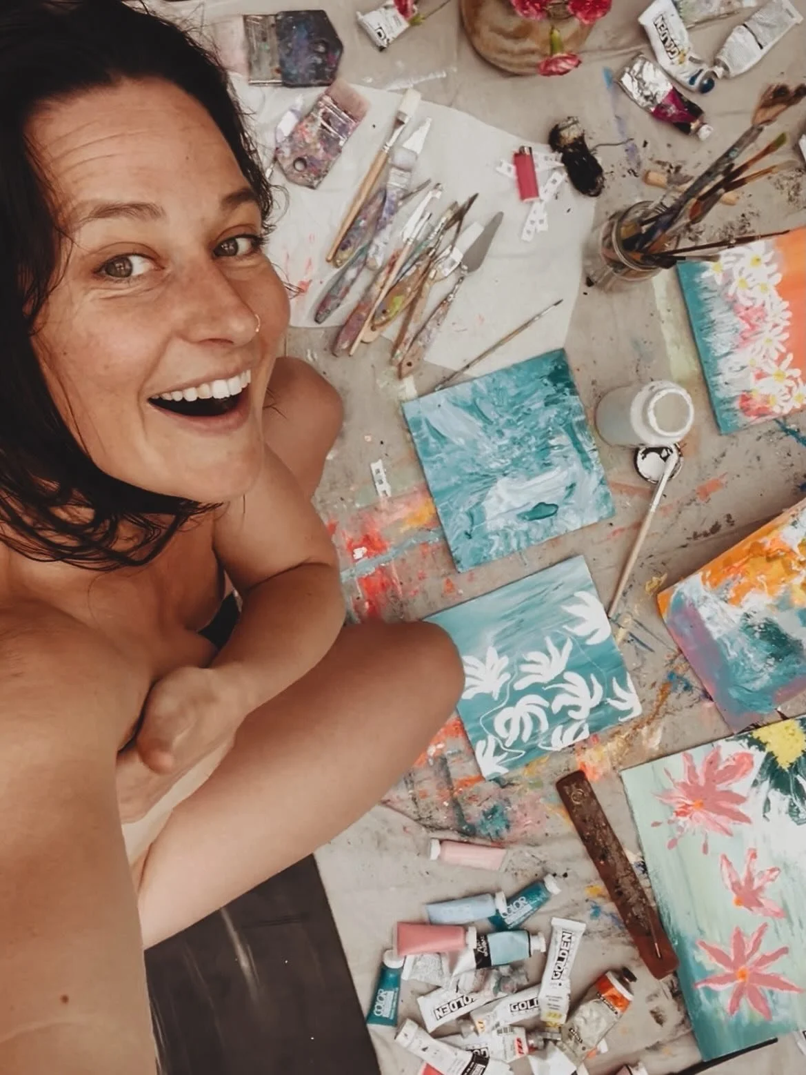 painting white daisies &hellip; which may subconsciously actually be frangipanis taking me back to Bali 

I&rsquo;ve asked my grandma to show me white daisies&hellip;asking for signs ✨ 

TEAL is the color of this season &mdash; this level 3 training 