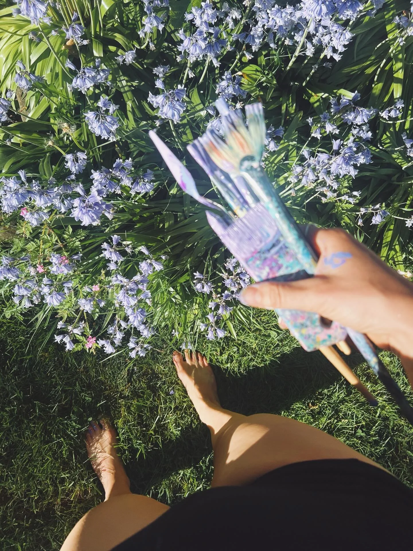 beauty beauty beauty 🫟🌸 

my soul is content 
when my hands are covered 
in paint 

and the flowers smile
for their portraits 

🌻 cha 

#painting #artists #creativehappylife #arttherapy #healingwithnature