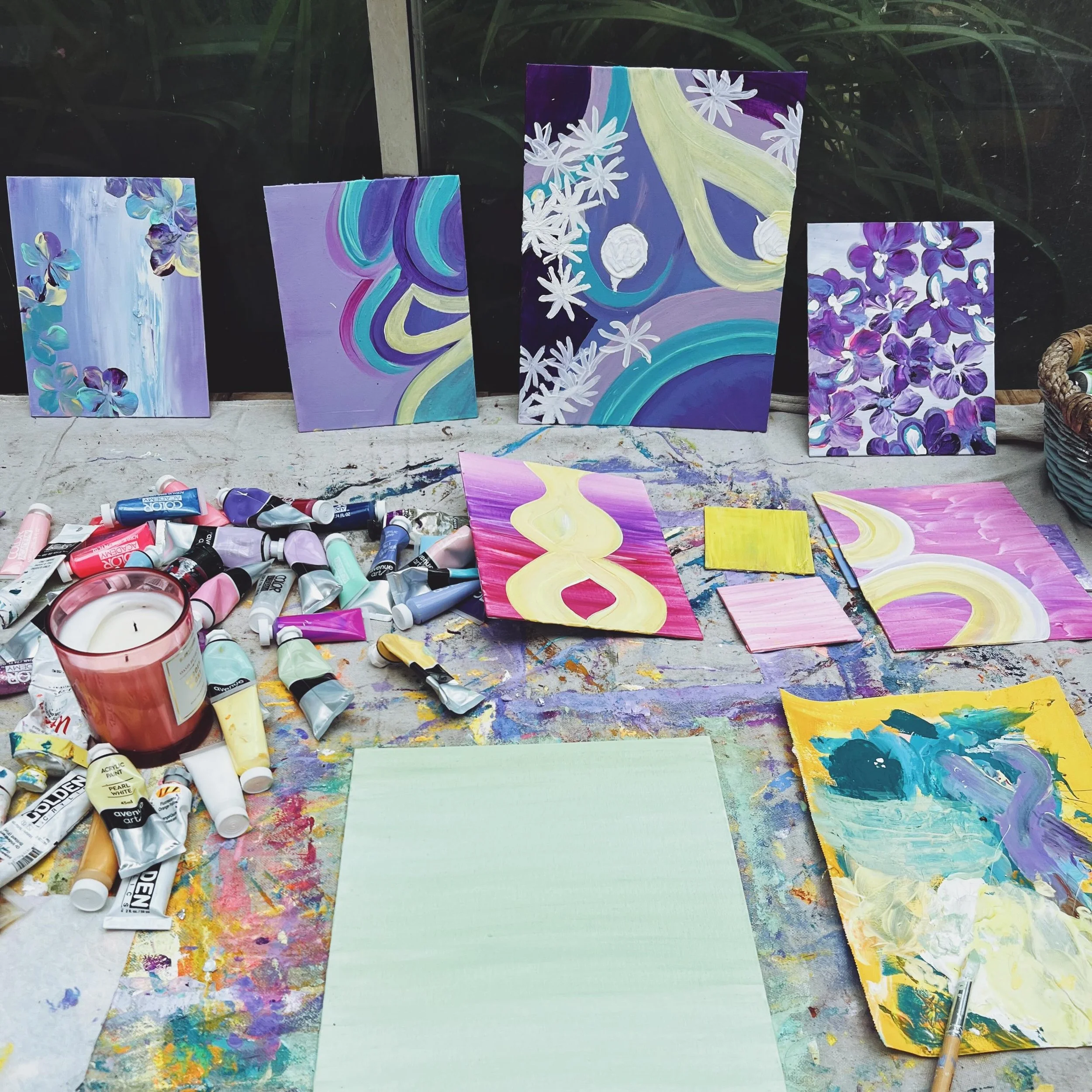 whatever you create, let it be rooted in your heart

🌻 cha 

#painting #artlovers #artistherapy #healingart #creatingart