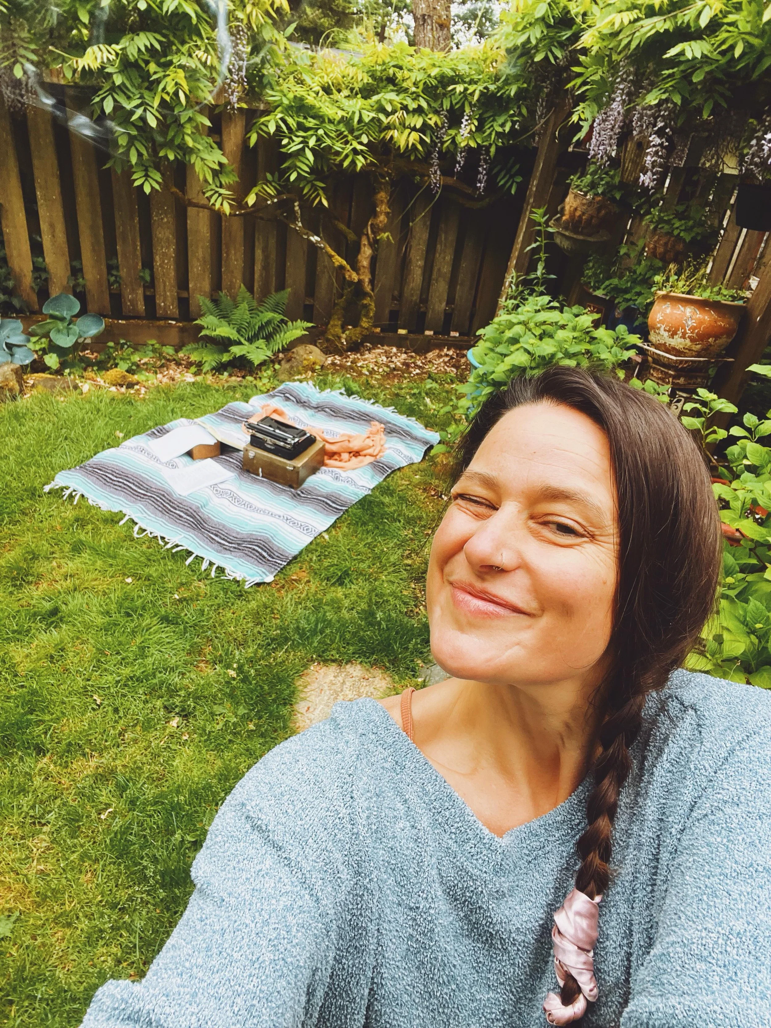 my morning ritual this season 🌻 

Cacao
Typewriter 
Level 3 journal prompts from @lindsayellenrein 
Birdsong 
Turquoise Mexican blanket 
Hours of inward reflection and word pulling from my soul 

Topics explored: 
- motherhood
- grief 
- sister live