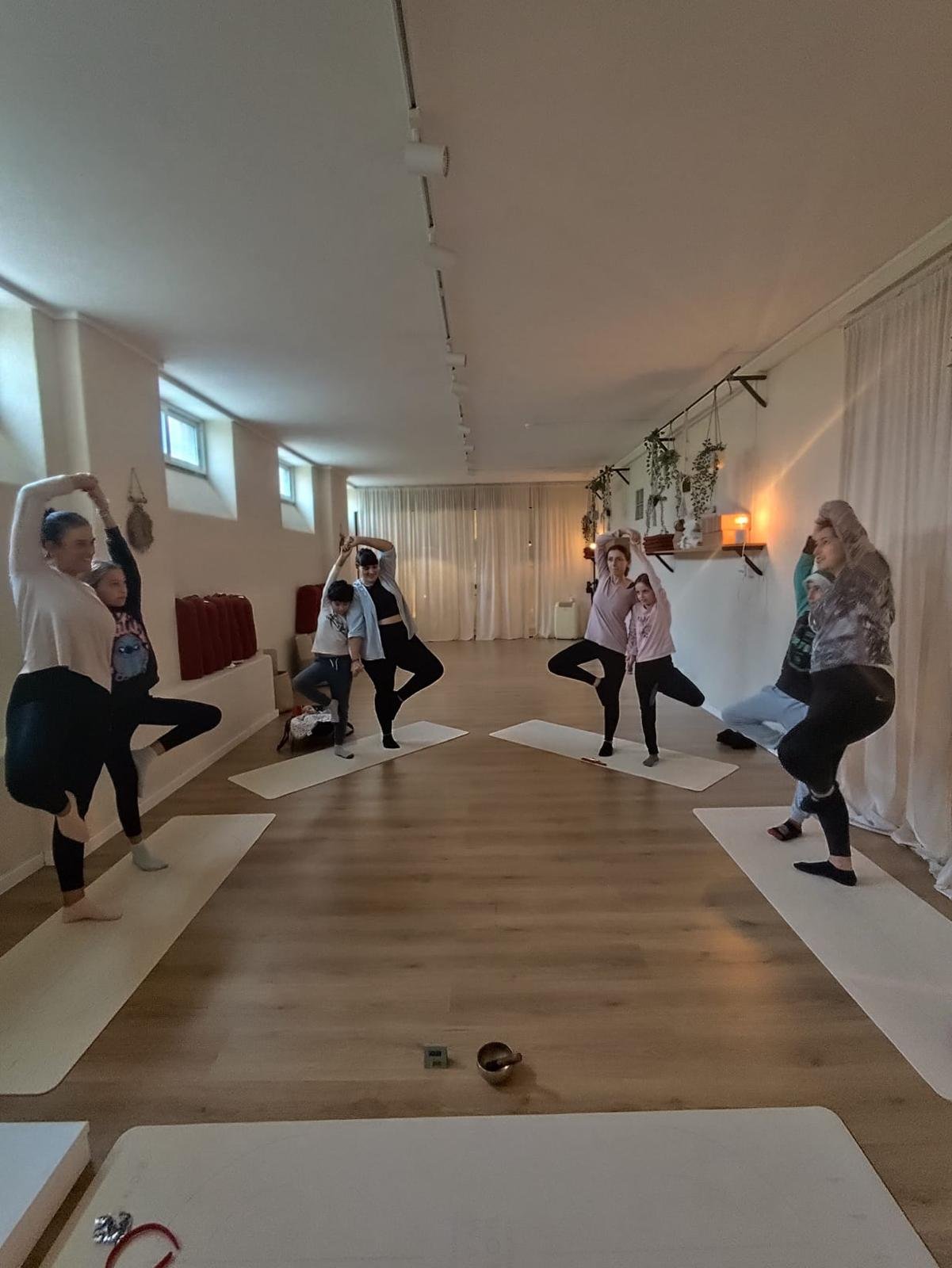 Yoga em Família (6-10 anos)