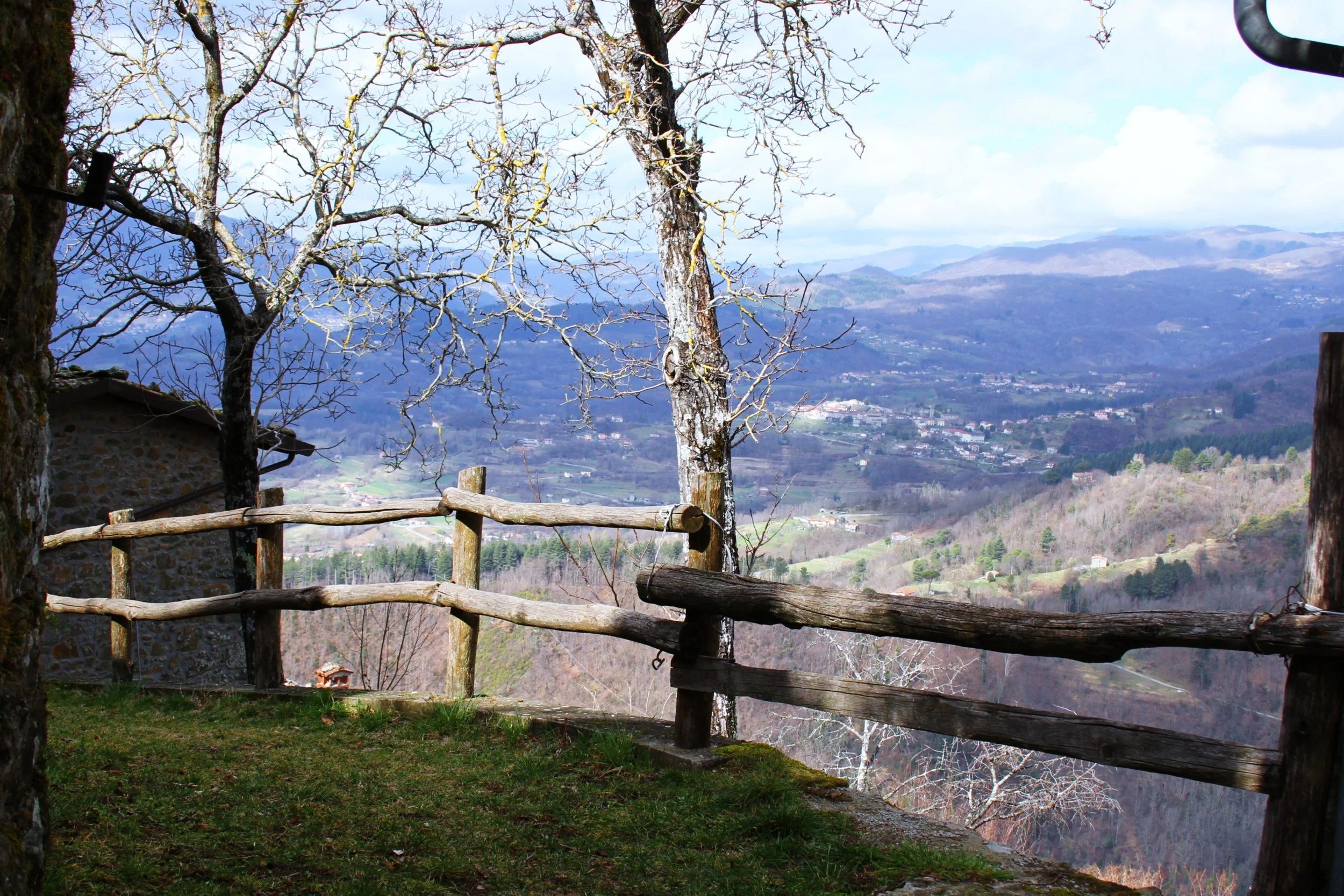 Winter Tuscany wooden fence view 3.JPG